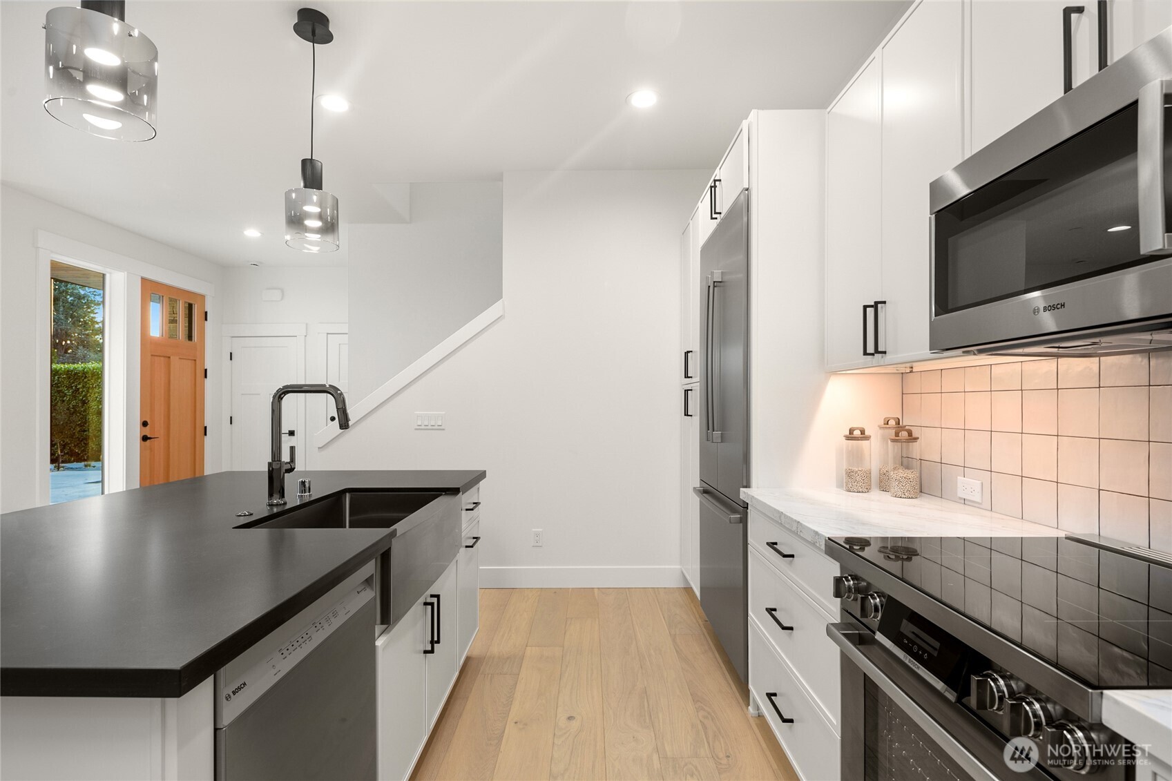 636 11th Avenue , Kirkland, WA 98033