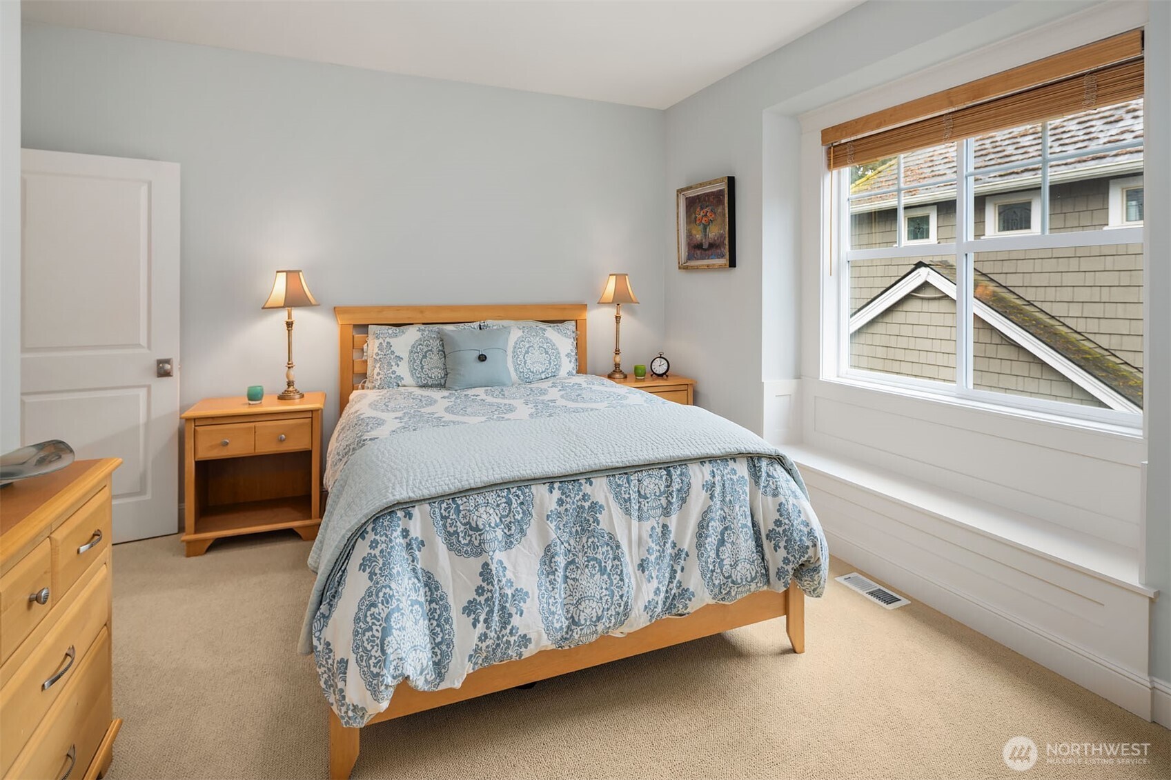 10611 SE 20th Street , Bellevue, WA 98004