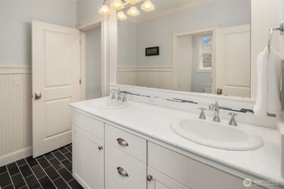 10611 SE 20th Street , Bellevue, WA 98004 - Photo 21