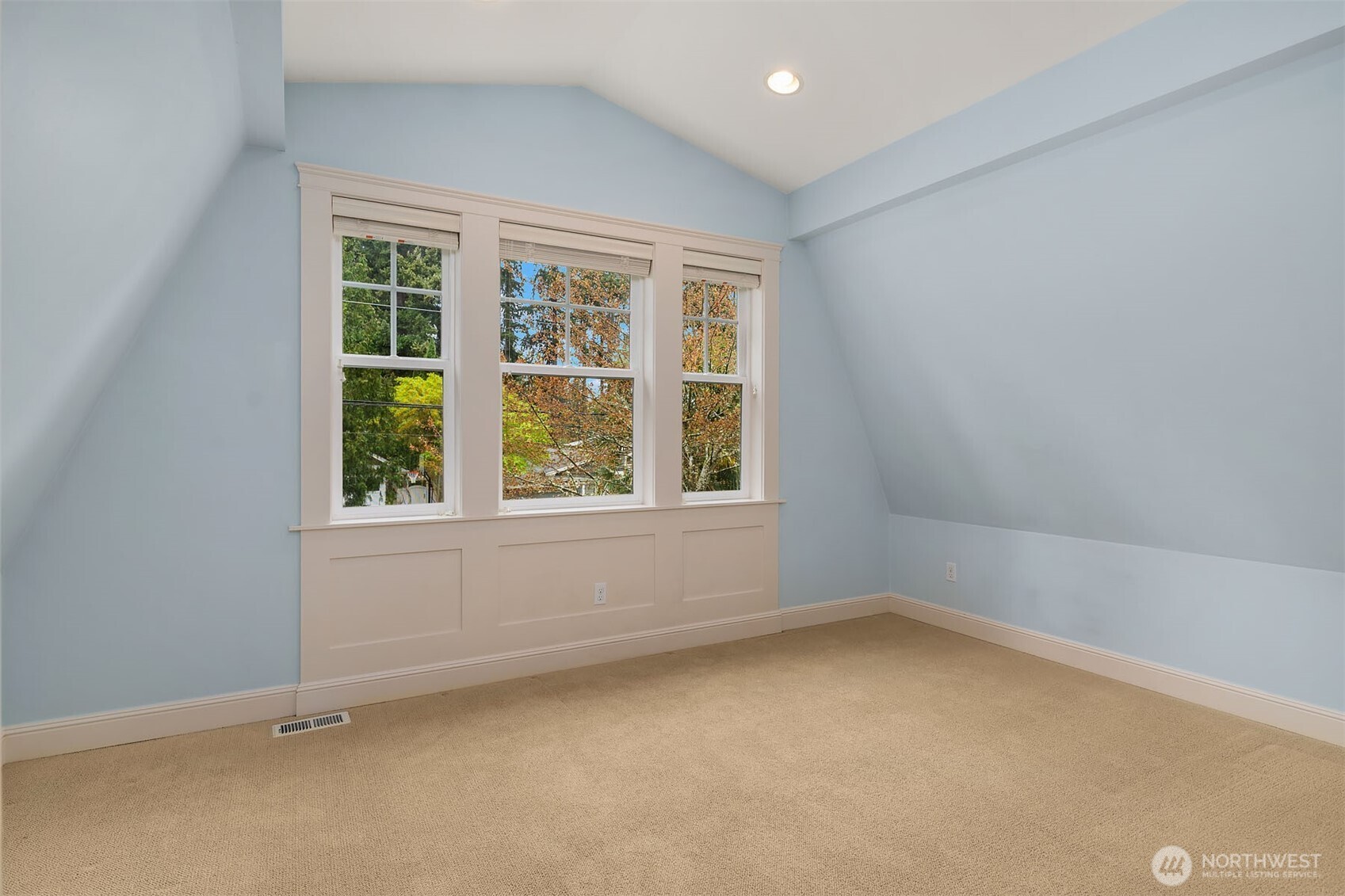 10611 SE 20th Street , Bellevue, WA 98004