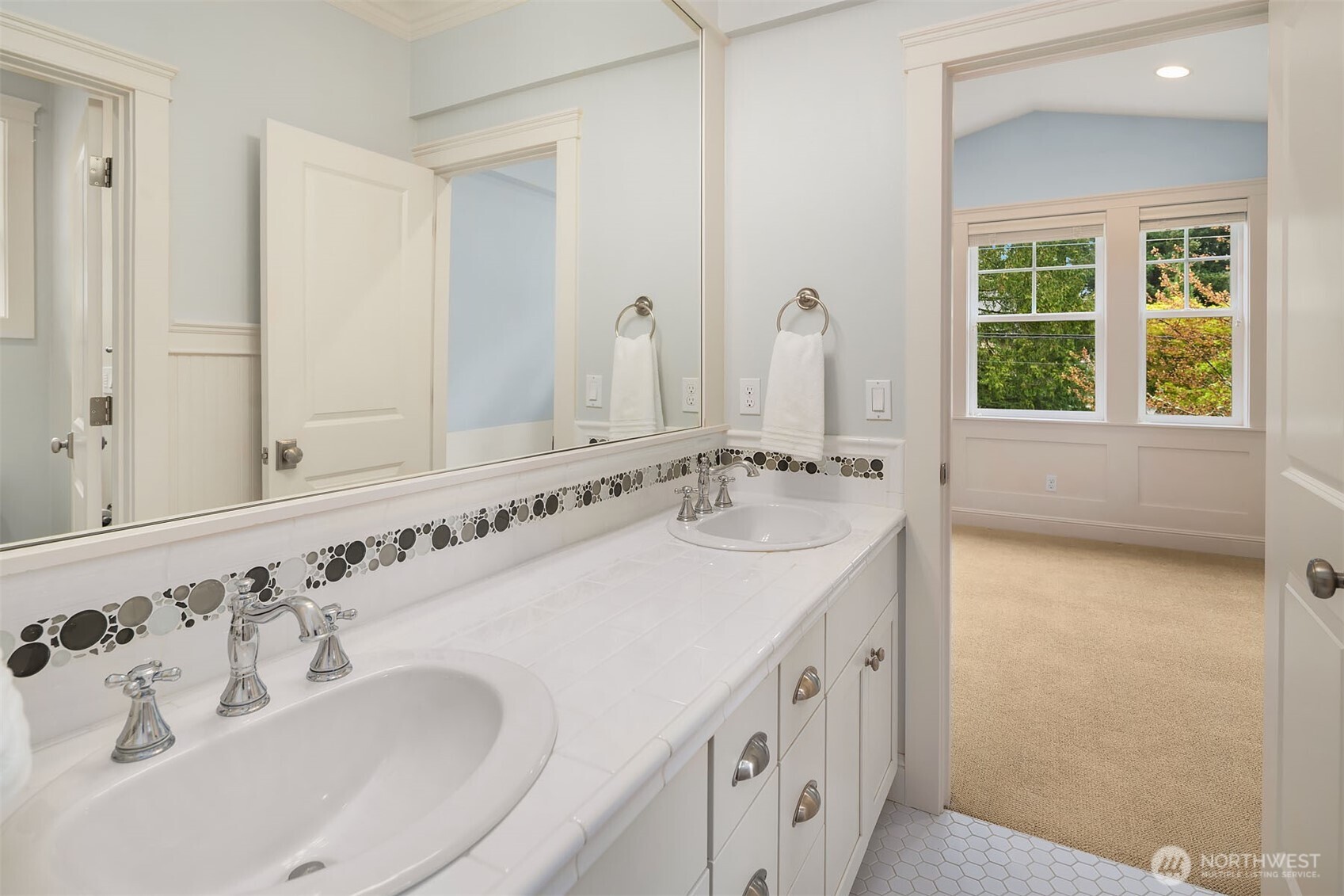 10611 SE 20th Street , Bellevue, WA 98004