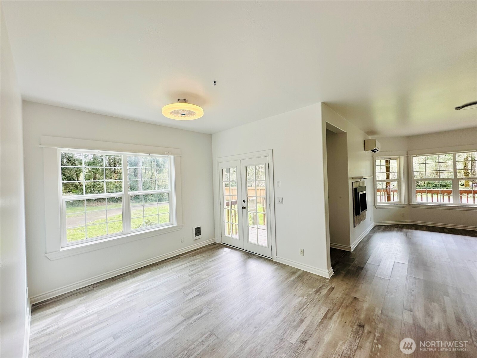 830 Discovery Avenue SE, Ocean Shores, WA 98569