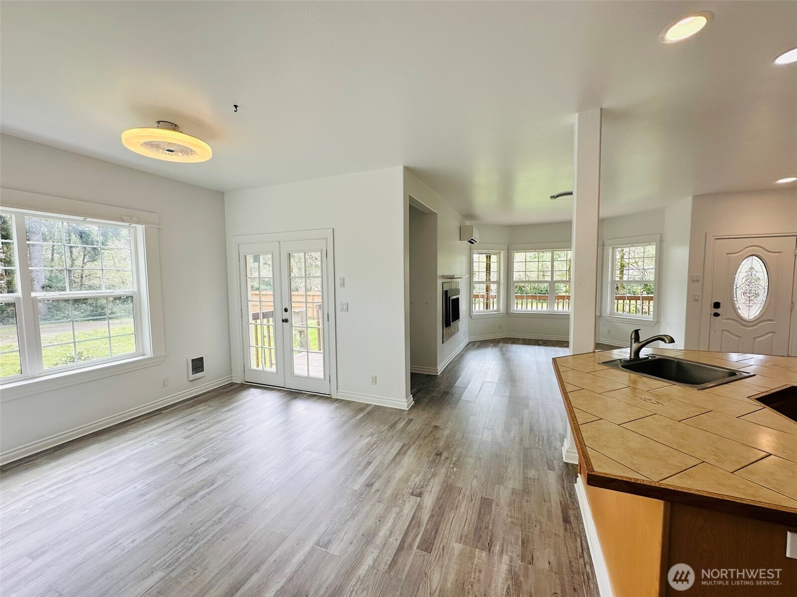 830 Discovery Avenue SE, Ocean Shores, WA 98569