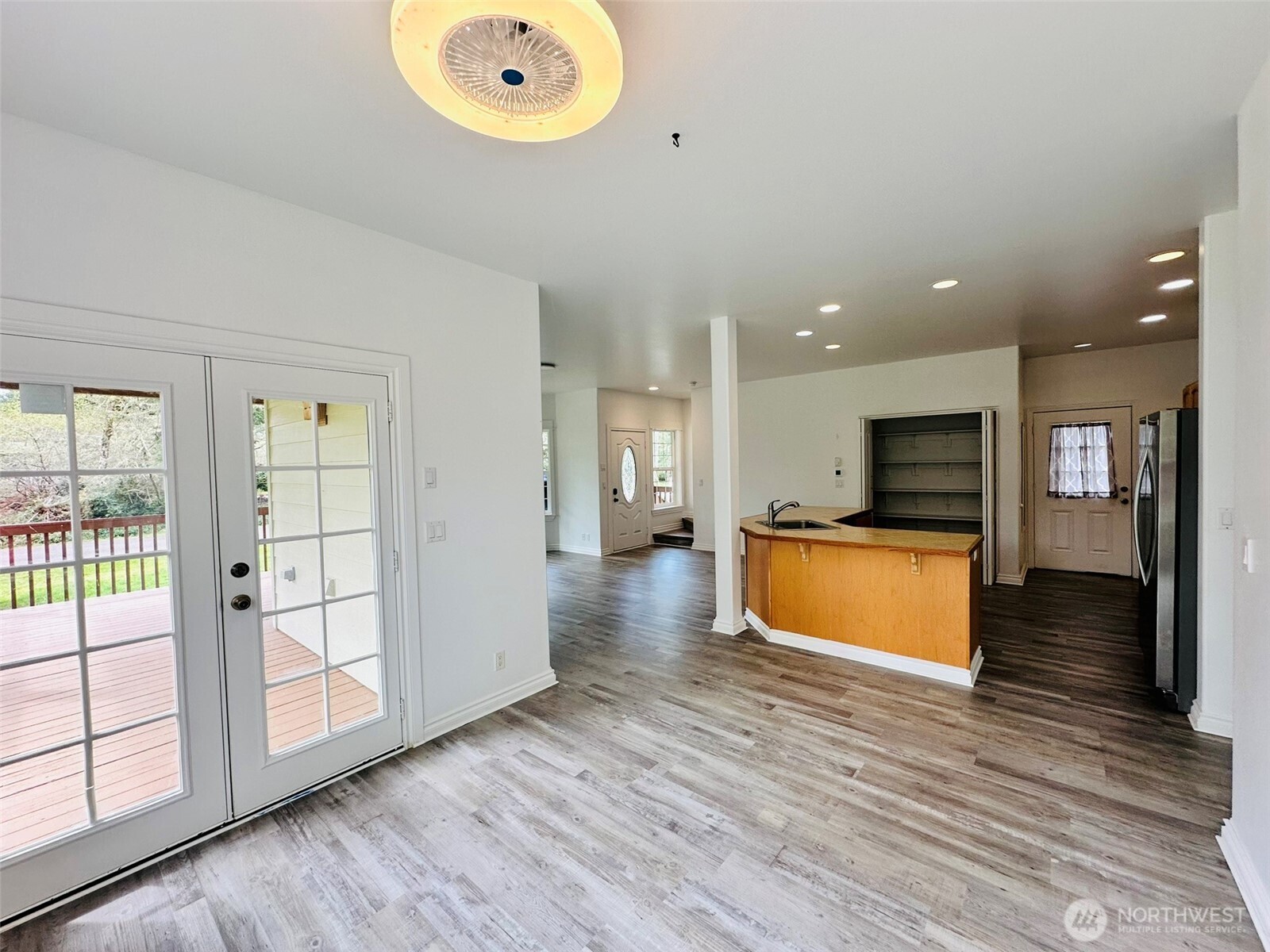 830 Discovery Avenue SE, Ocean Shores, WA 98569