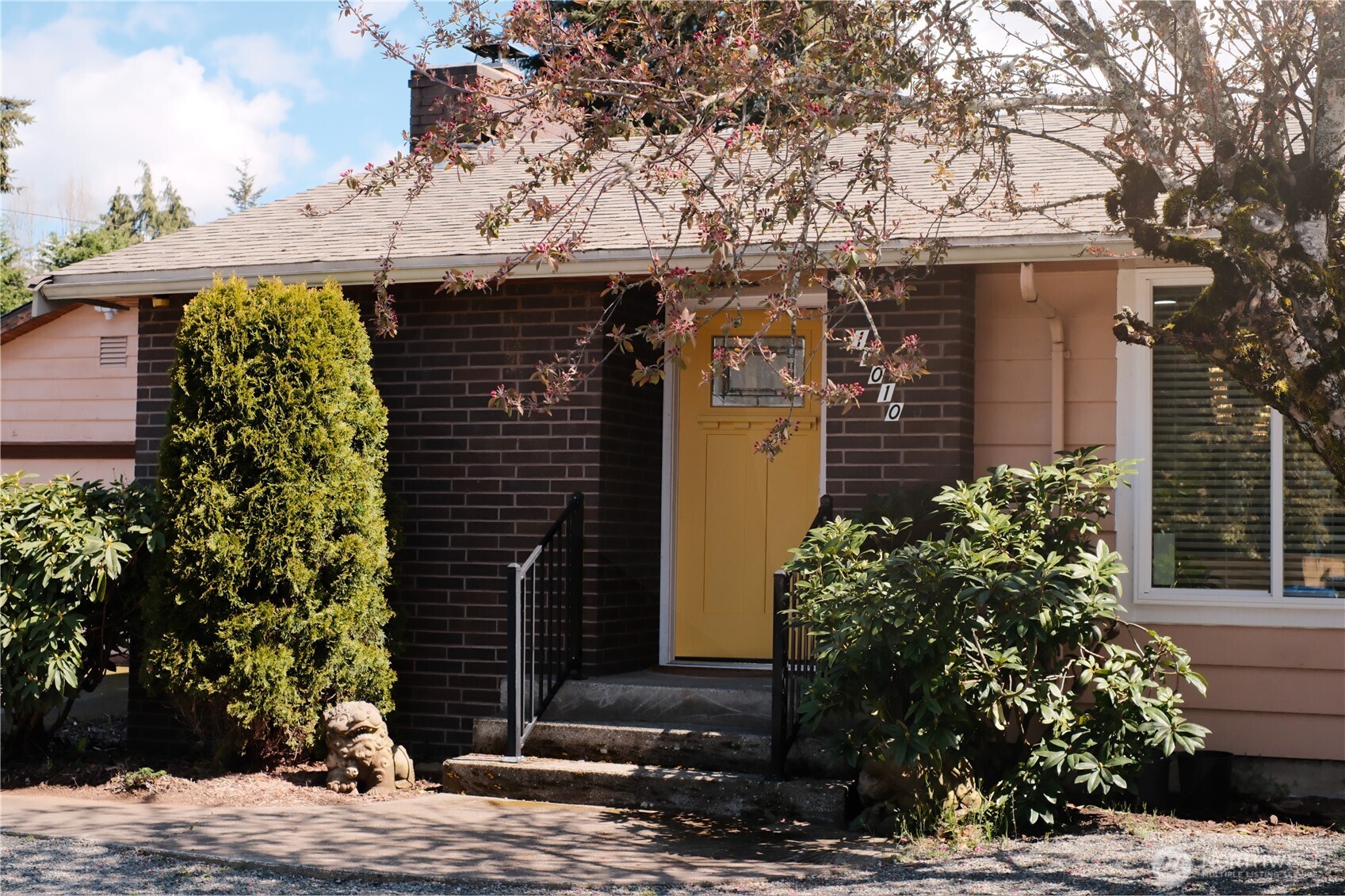 12010 2nd Avenue SW, Seattle, WA 98146