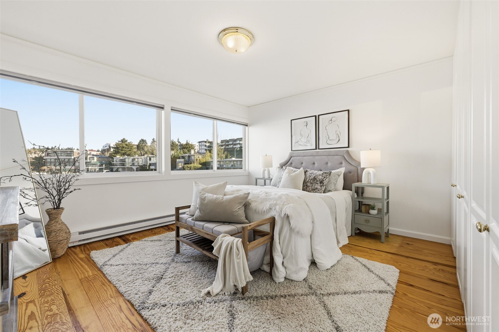 515 S Lake Street #204, Kirkland, WA 98033