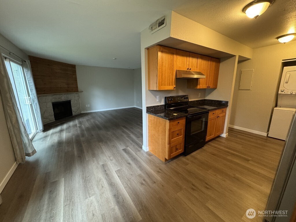 7322 NE 142nd Place #B, Kirkland, WA 98034