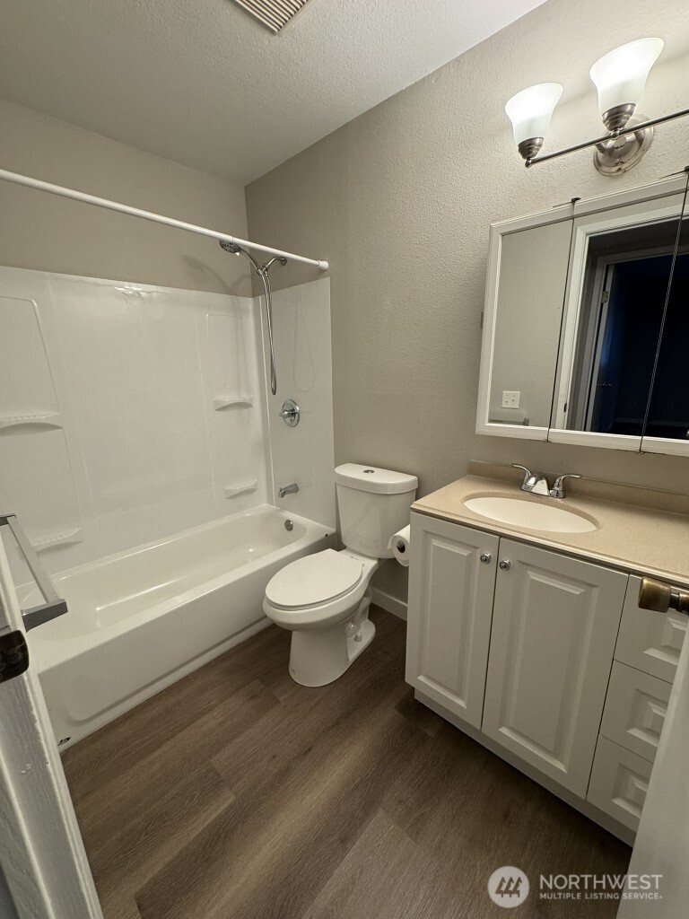 7322 NE 142nd Place #B, Kirkland, WA 98034