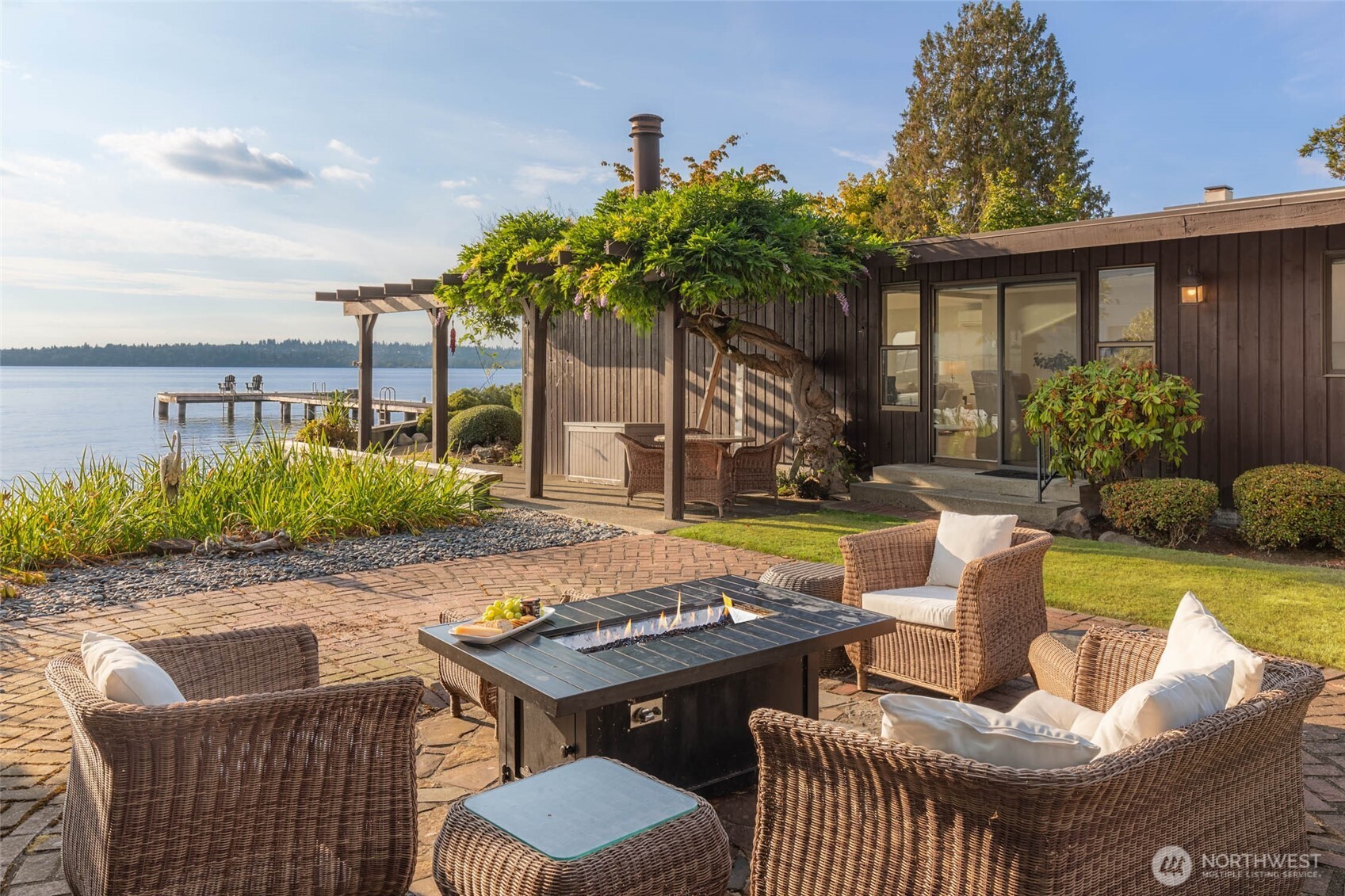 6209 Lake Washington Blvd NE, Kirkland, WA 98033