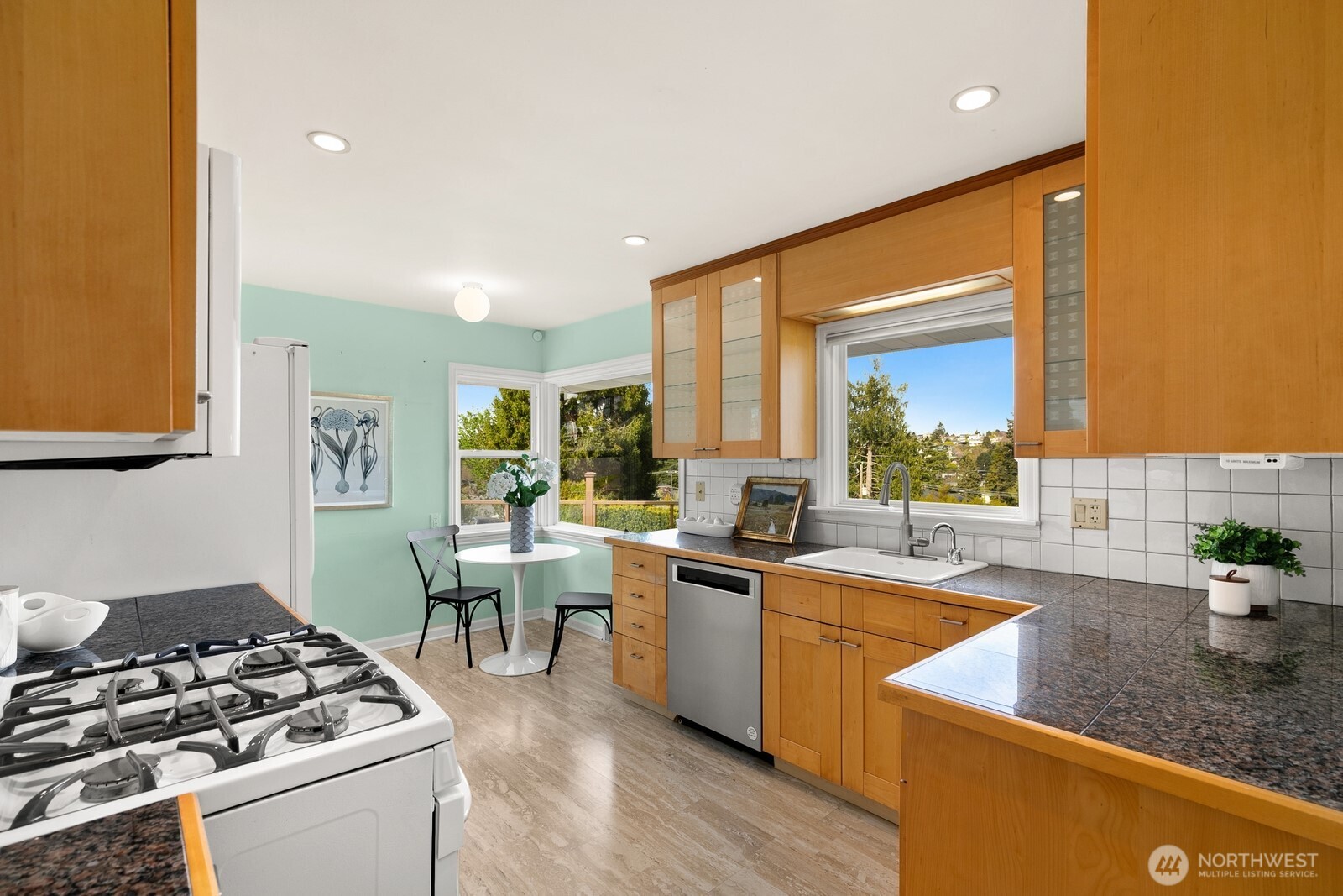 2462 36th Avenue W, Seattle, WA 98199