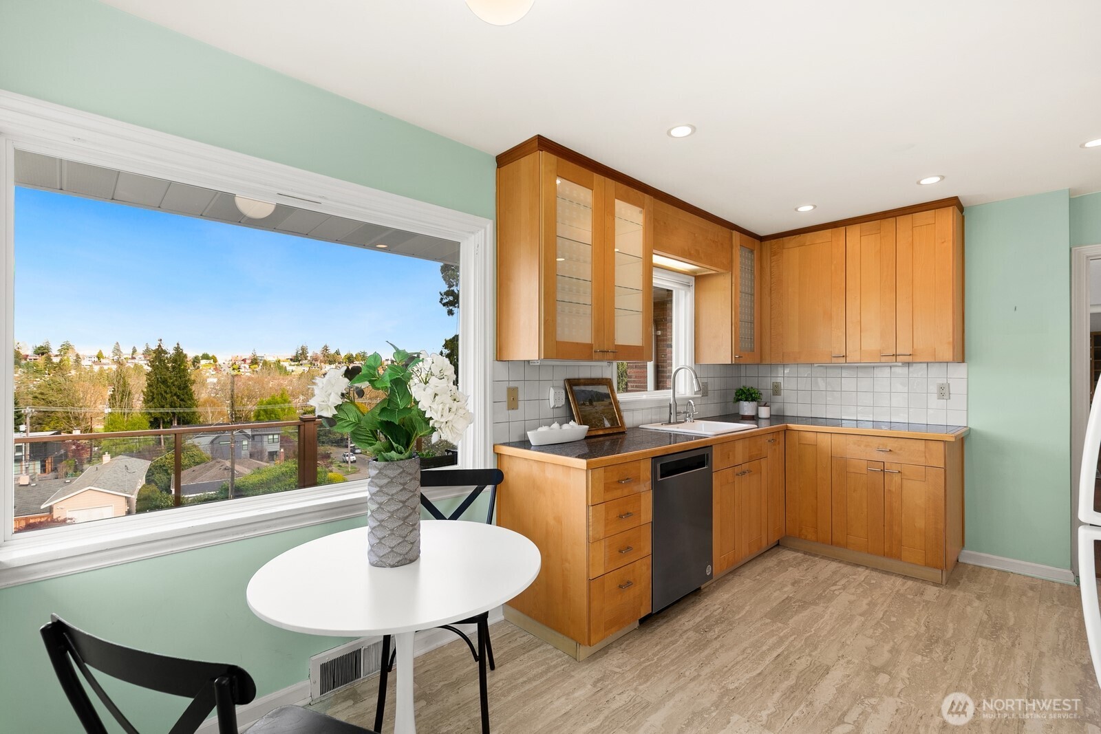 2462 36th Avenue W, Seattle, WA 98199
