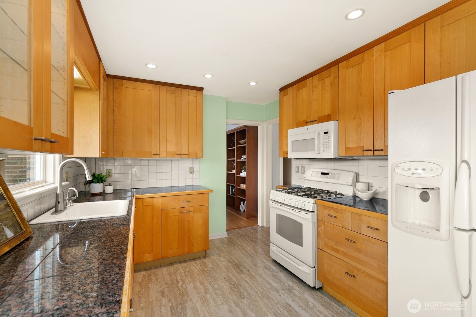 2462 36th Avenue W, Seattle, WA 98199
