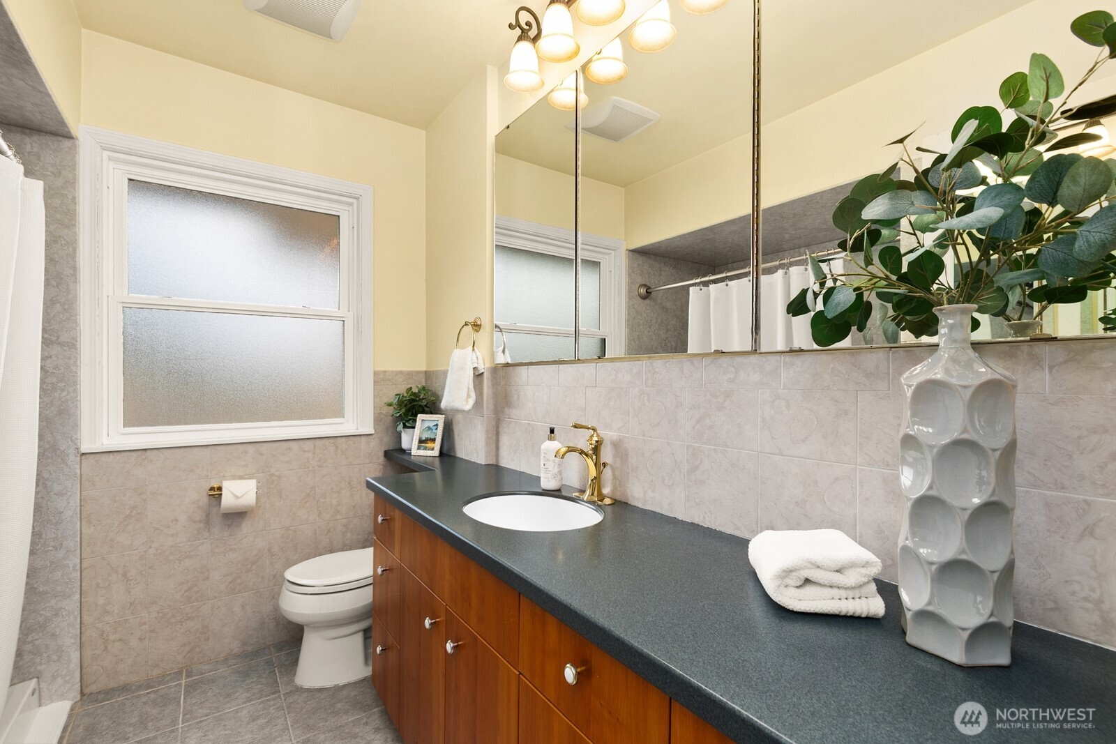 2462 36th Avenue W, Seattle, WA 98199