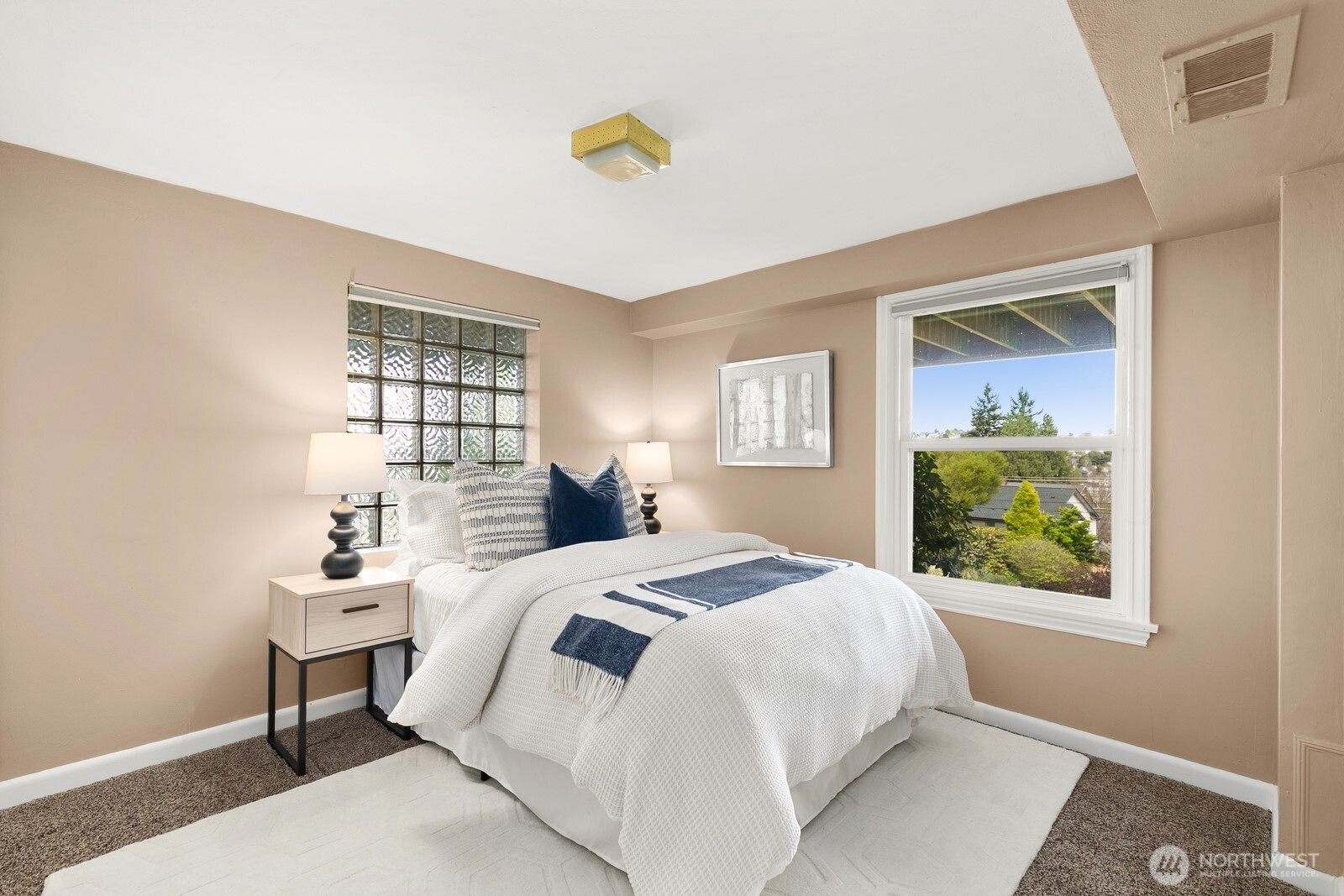 2462 36th Avenue W, Seattle, WA 98199