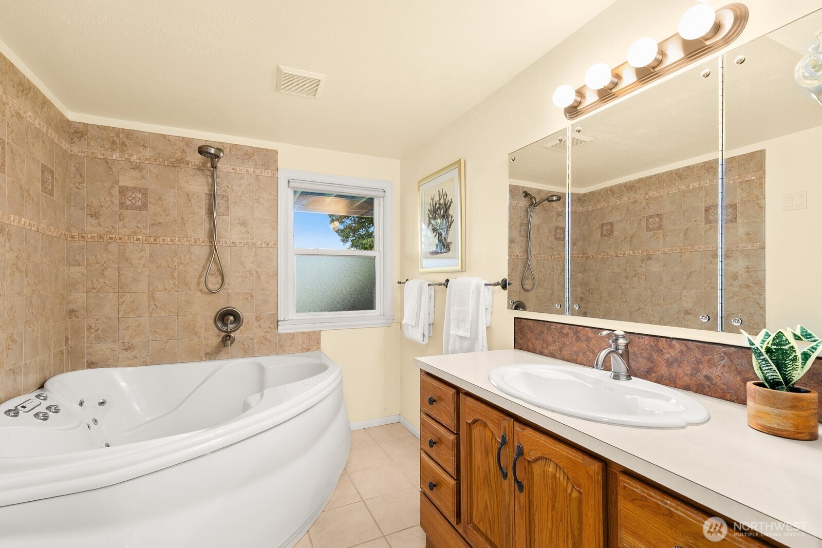 2462 36th Avenue W, Seattle, WA 98199
