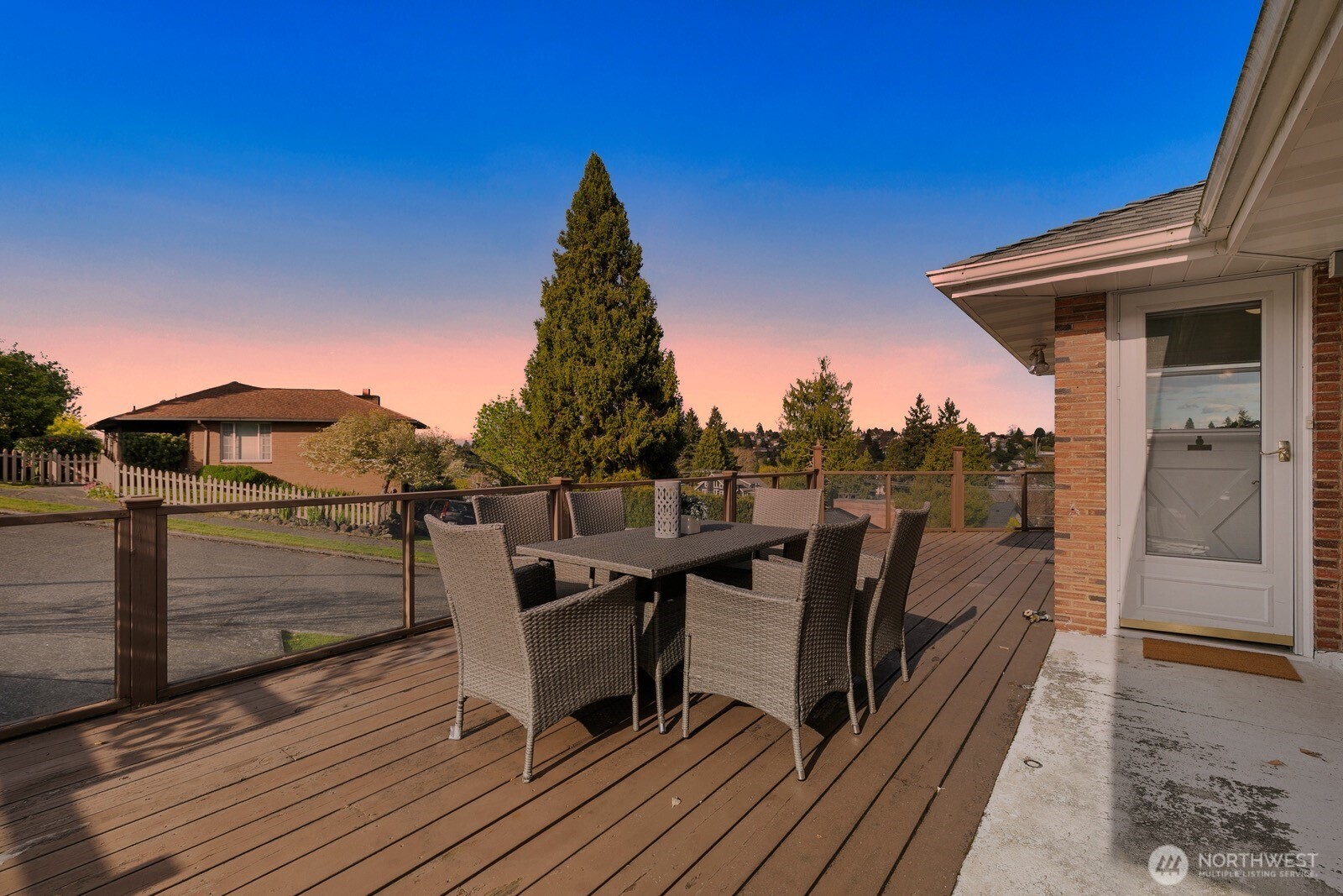 2462 36th Avenue W, Seattle, WA 98199