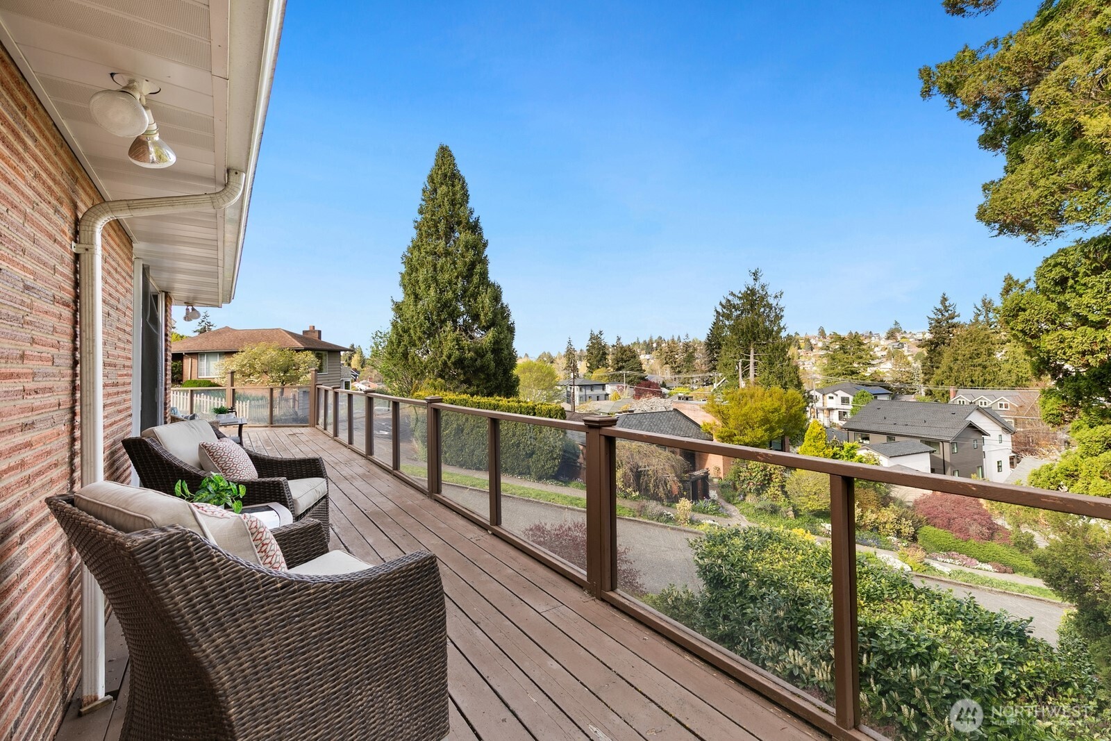 2462 36th Avenue W, Seattle, WA 98199