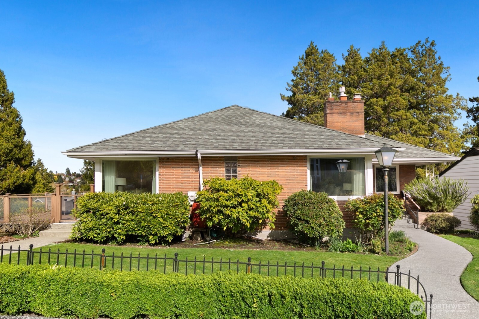 2462 36th Avenue W, Seattle, WA 98199