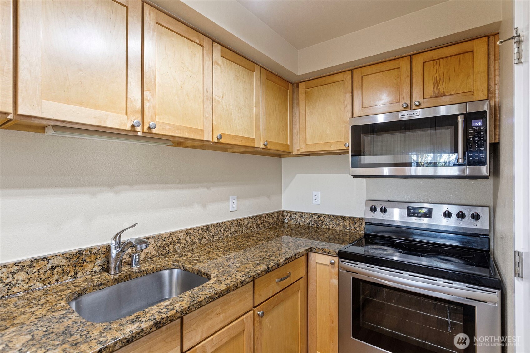 15230 S 43rd Street #C101, Bellevue, WA 98006