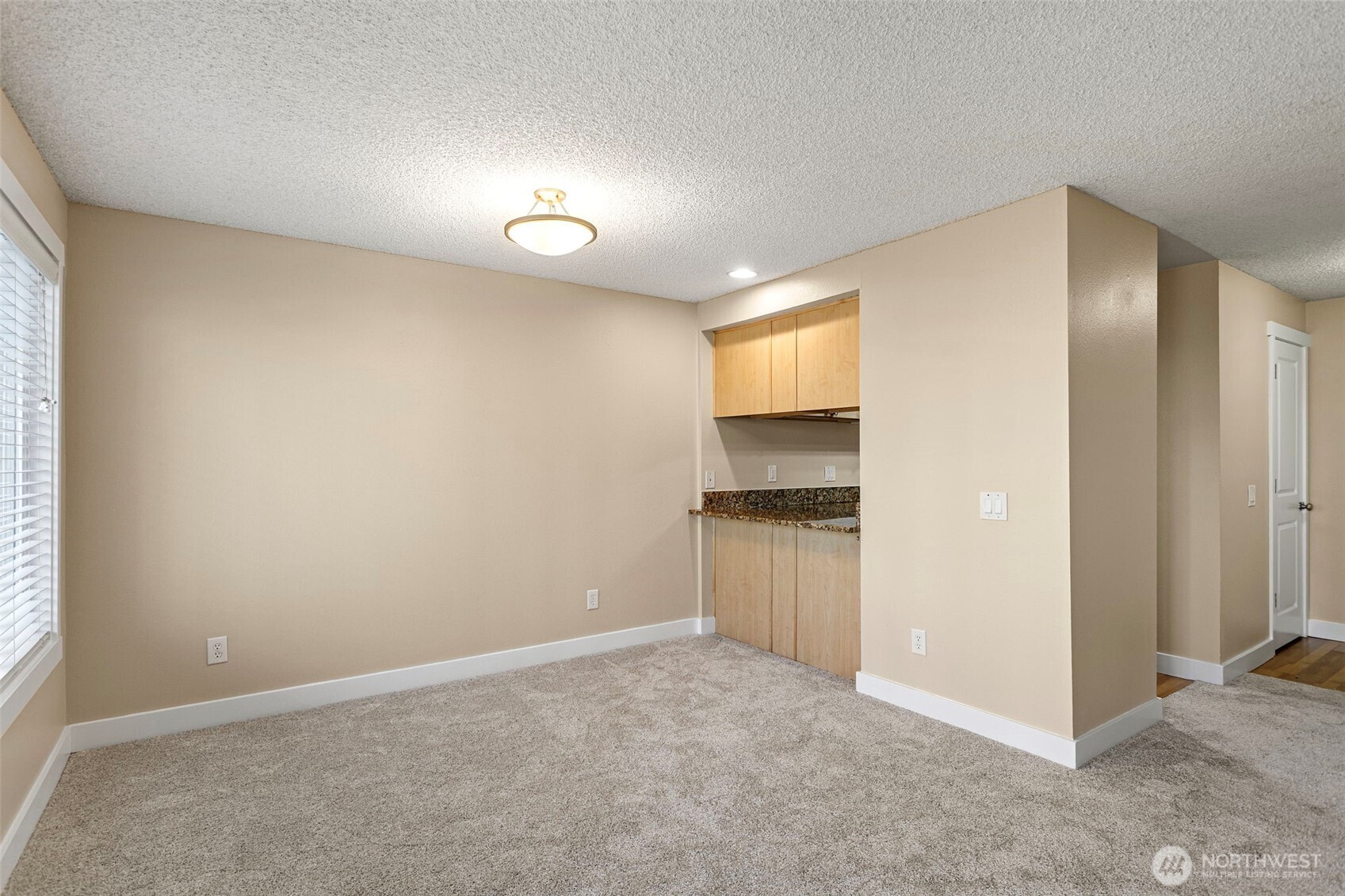 15230 S 43rd Street #C101, Bellevue, WA 98006