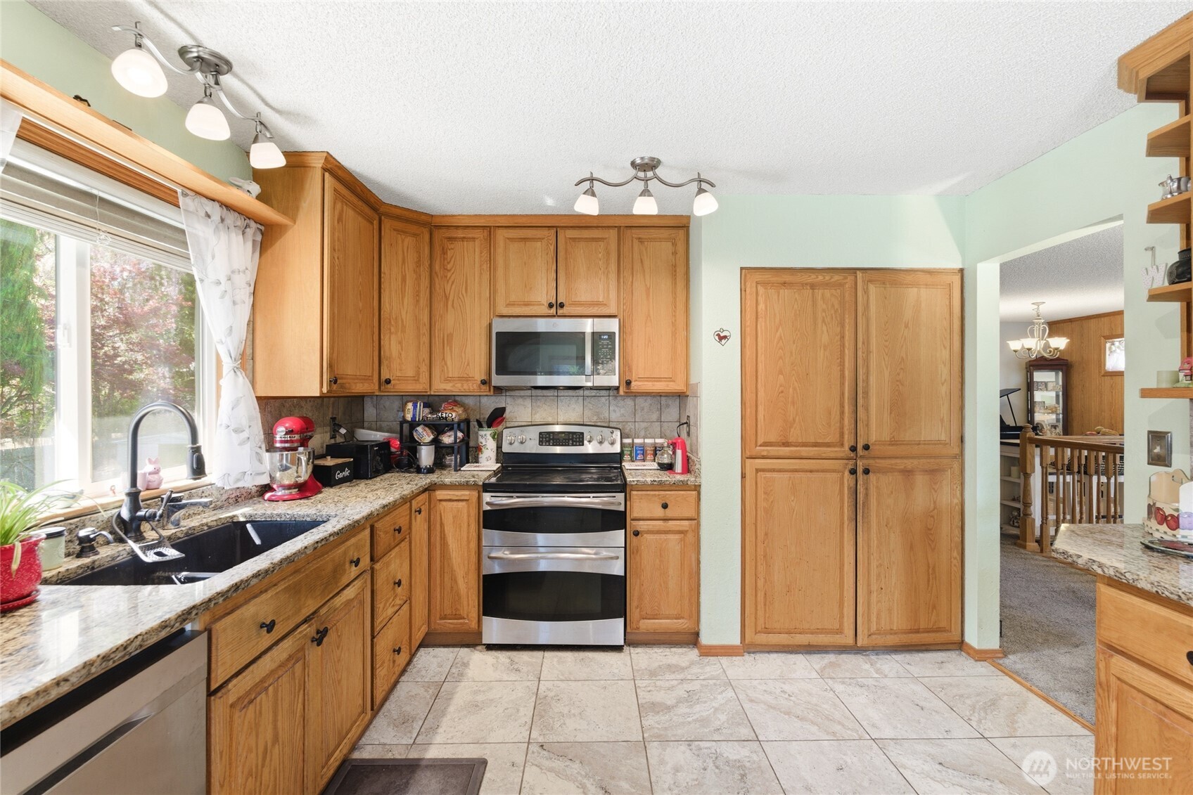 910 N Jennifer Lane , East Wenatchee, WA 98802