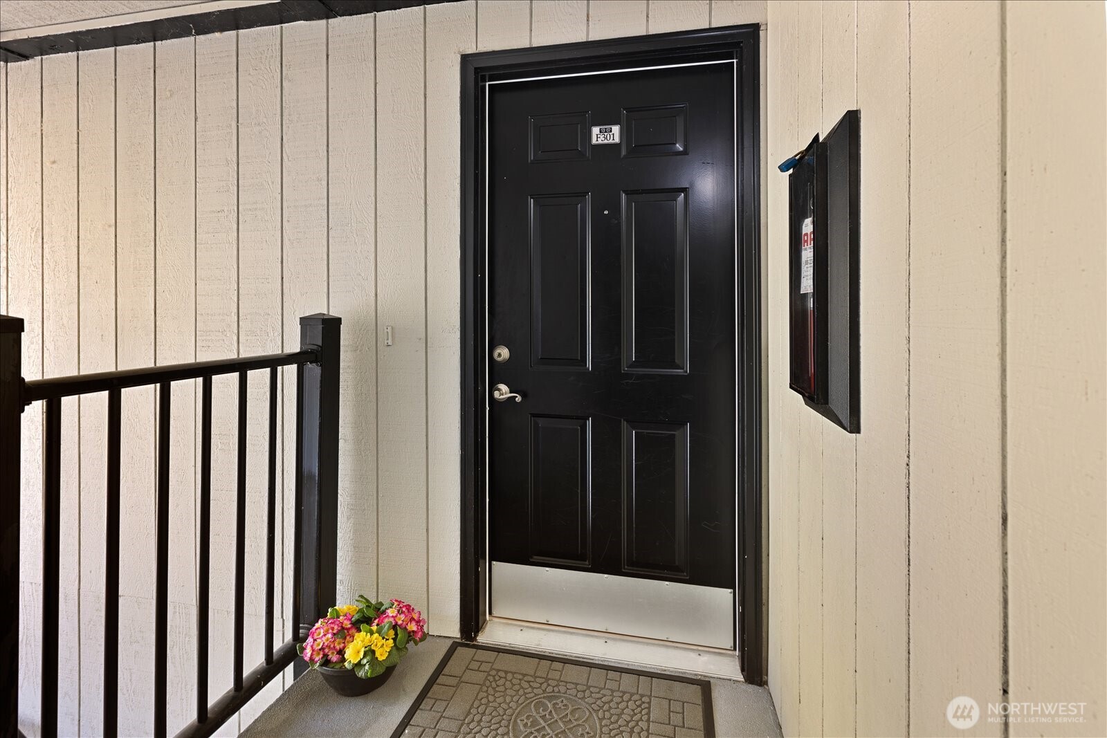 929 3rd Avenue #F301, Kirkland, WA 98033-6000