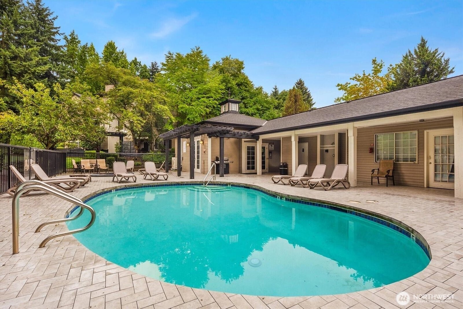 929 3rd Avenue #F301, Kirkland, WA 98033-6000