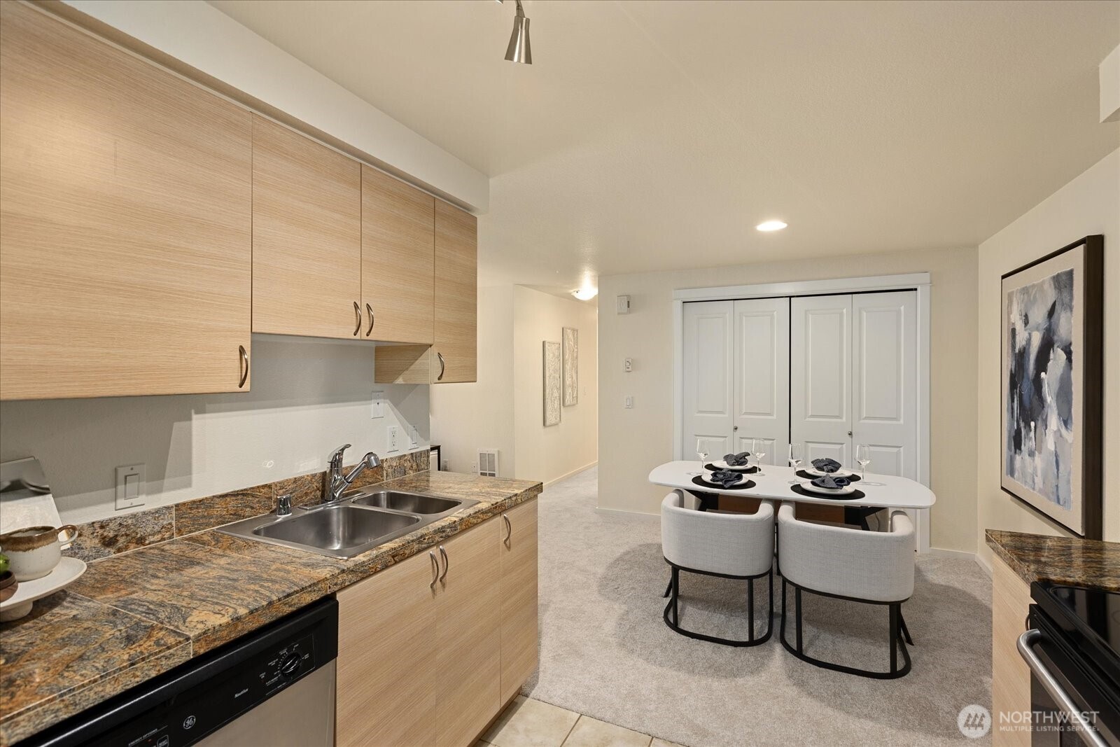 929 3rd Avenue #F301, Kirkland, WA 98033-6000