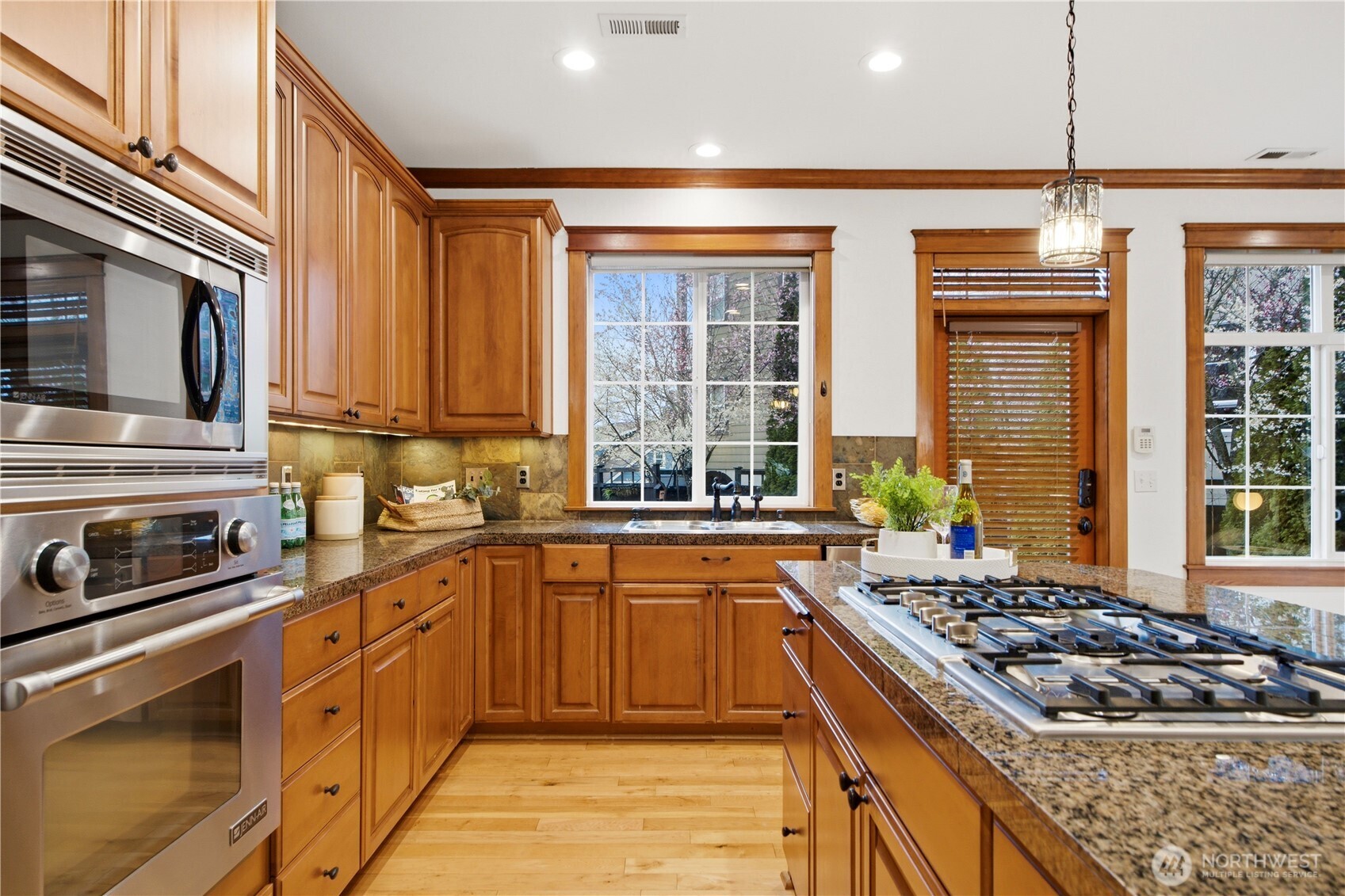 2557 NE Park Drive , Issaquah, WA 98029
