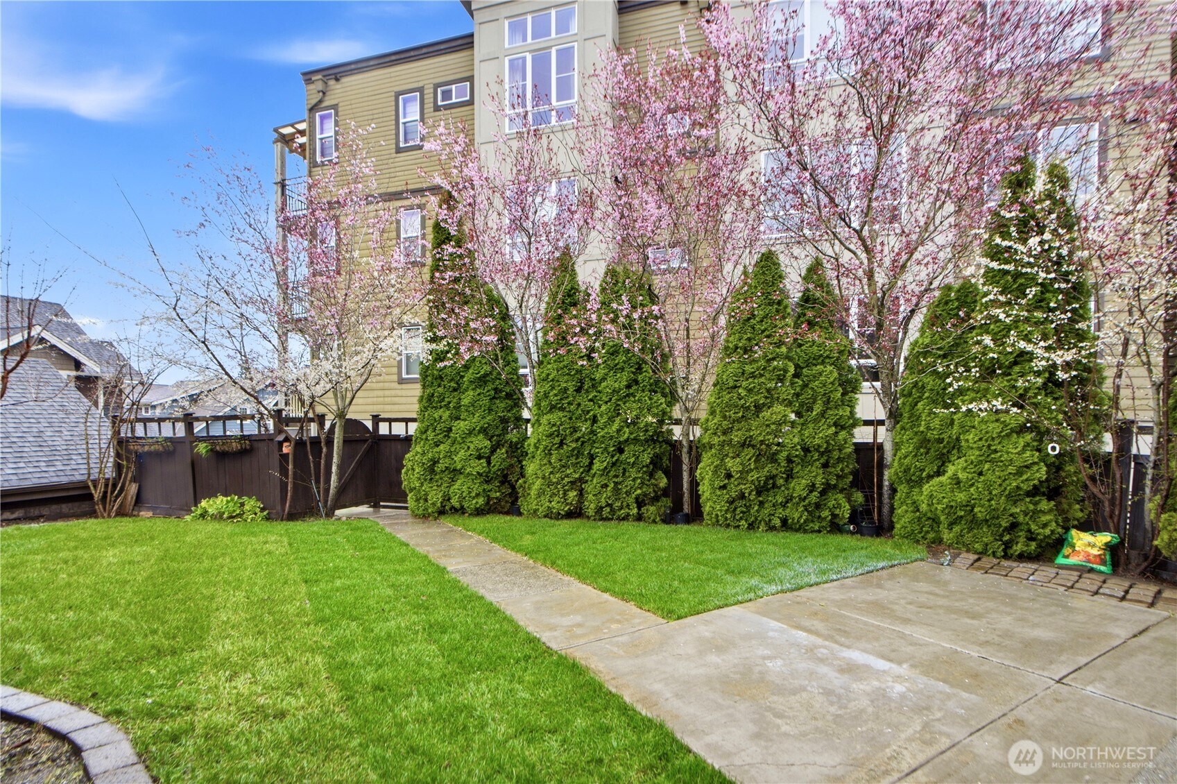 2557 NE Park Drive , Issaquah, WA 98029