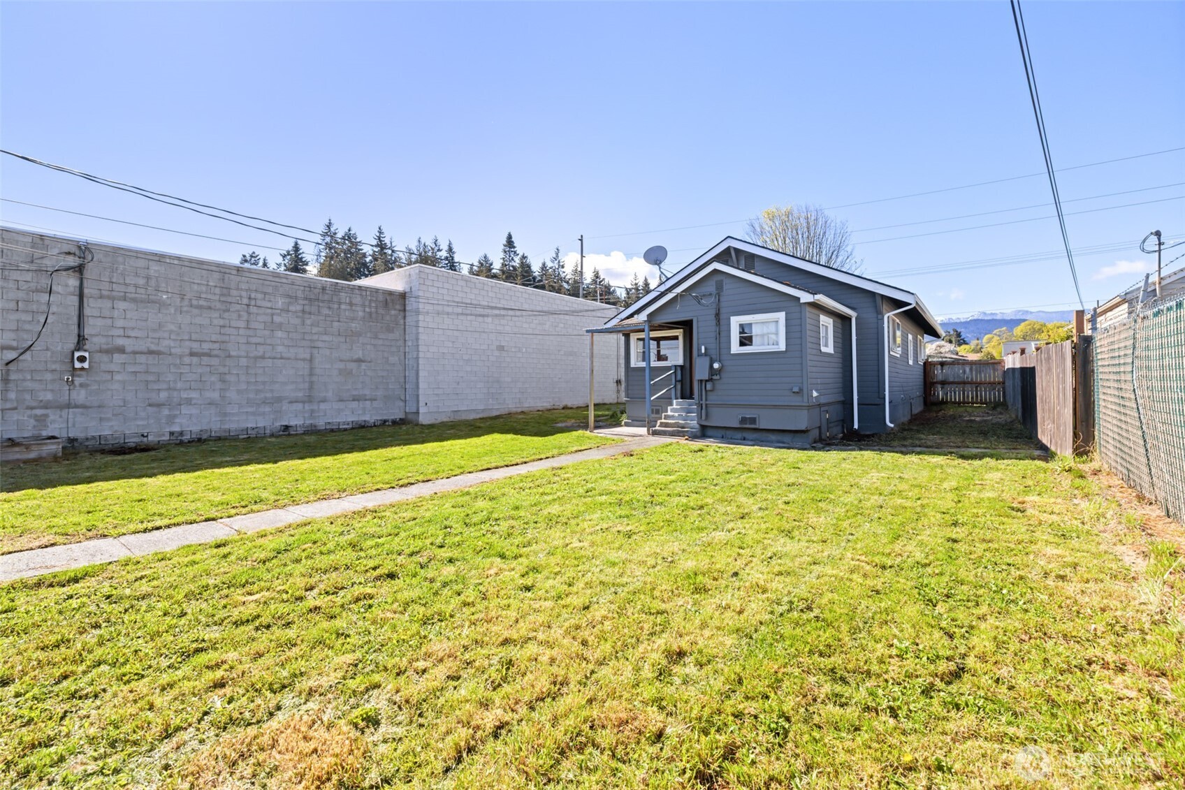 529 E 2nd Street , Port Angeles, WA 98362
