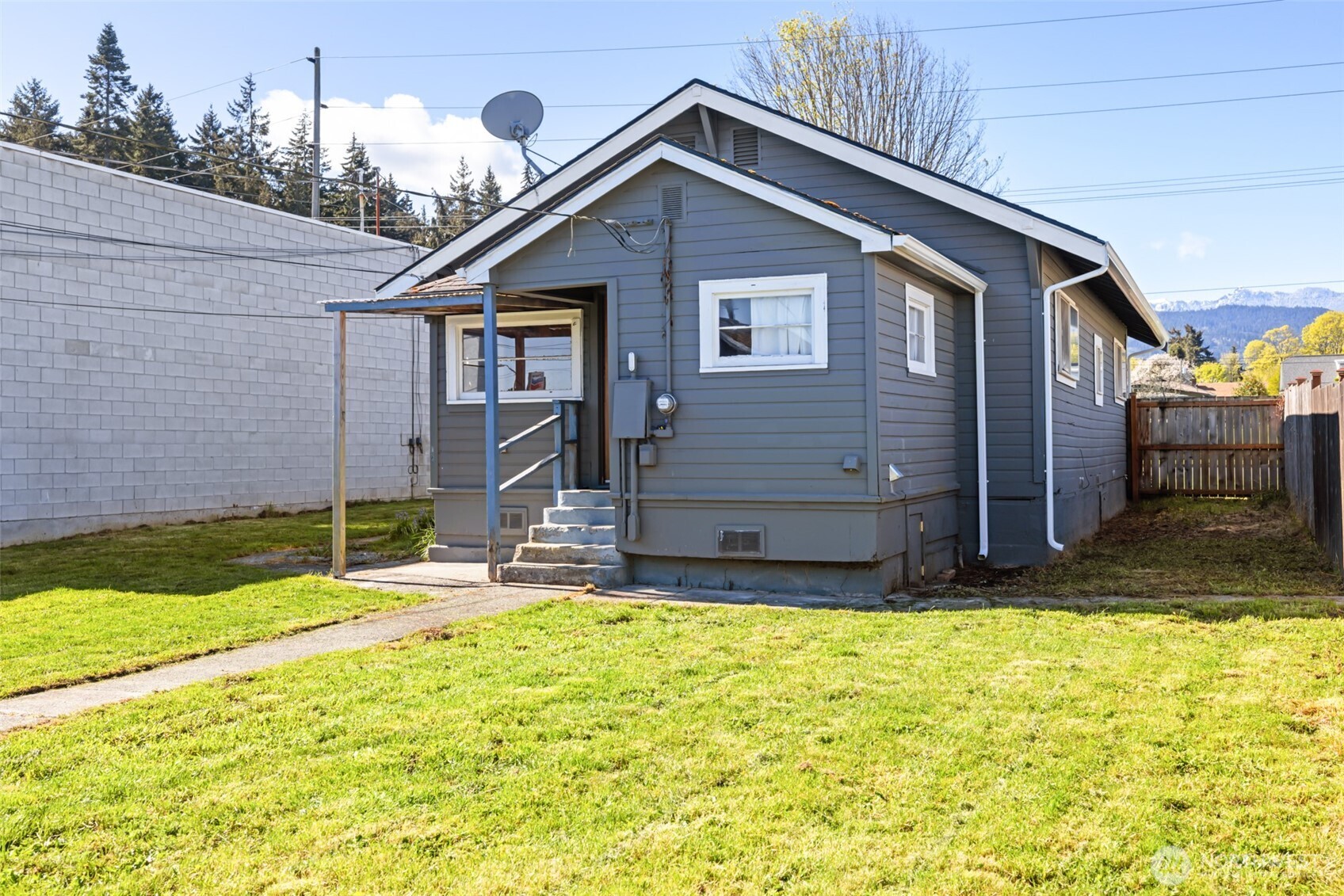 529 E 2nd Street , Port Angeles, WA 98362