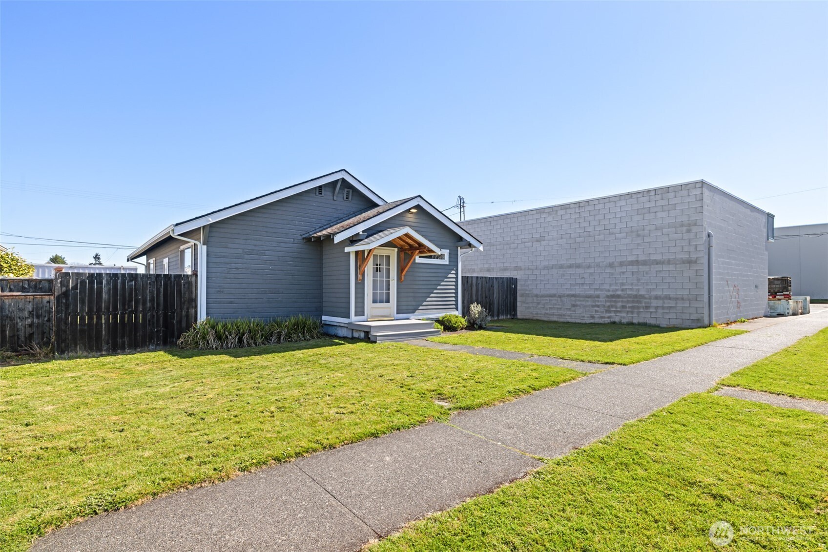 529 E 2nd Street , Port Angeles, WA 98362