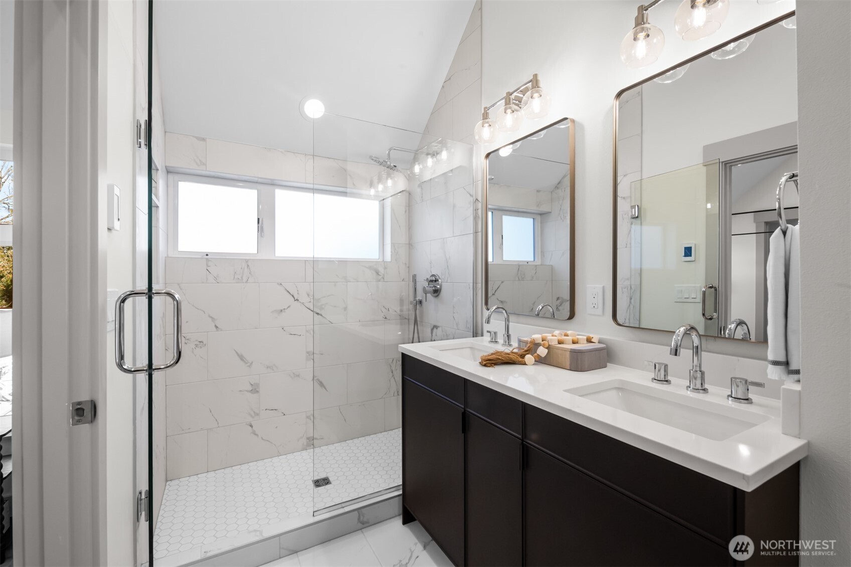 2935 39th Avenue SW, Seattle, WA 98116