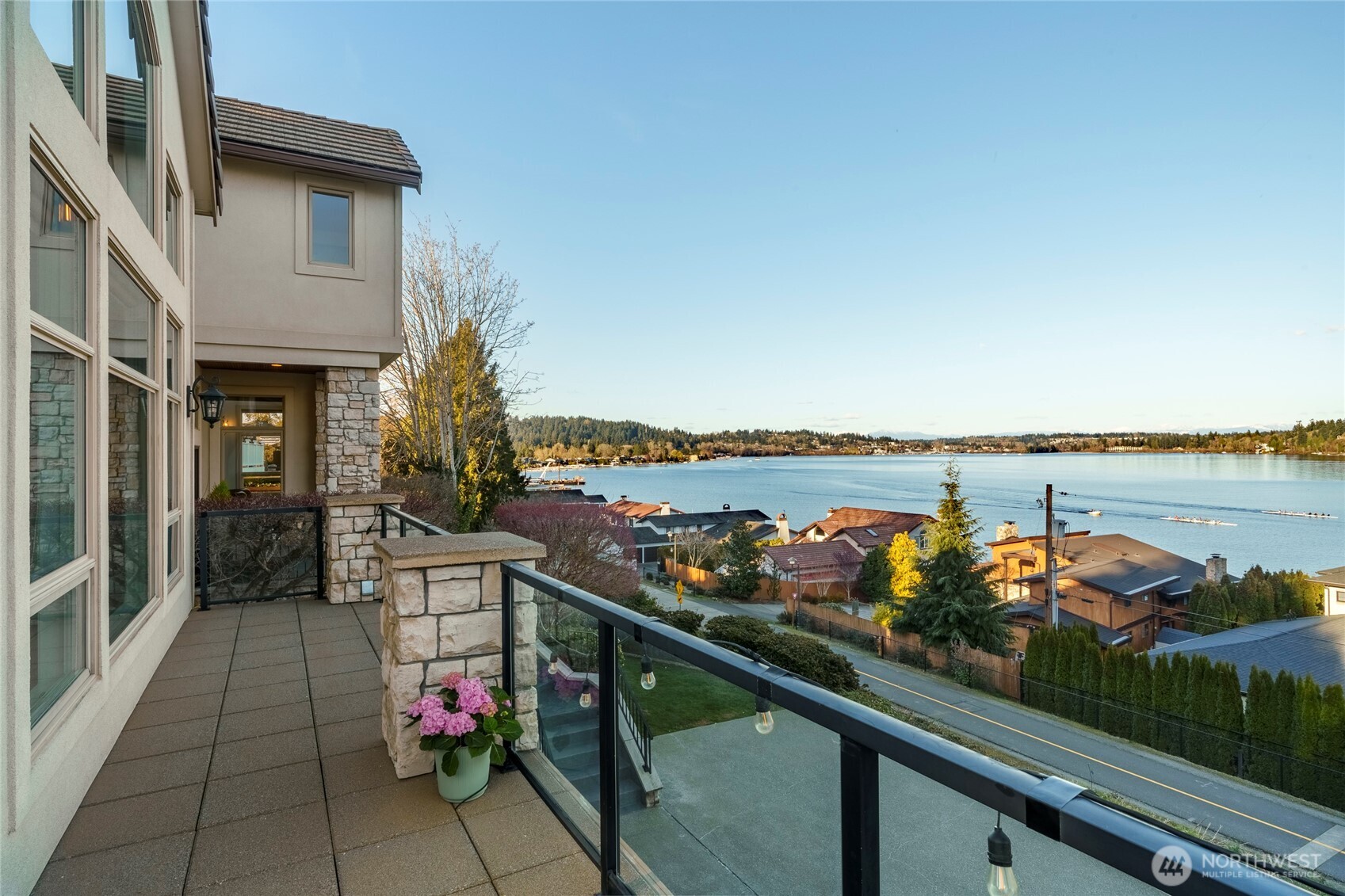 15517 Lake Shore Boulevard NE, Lake Forest Park, WA 98155