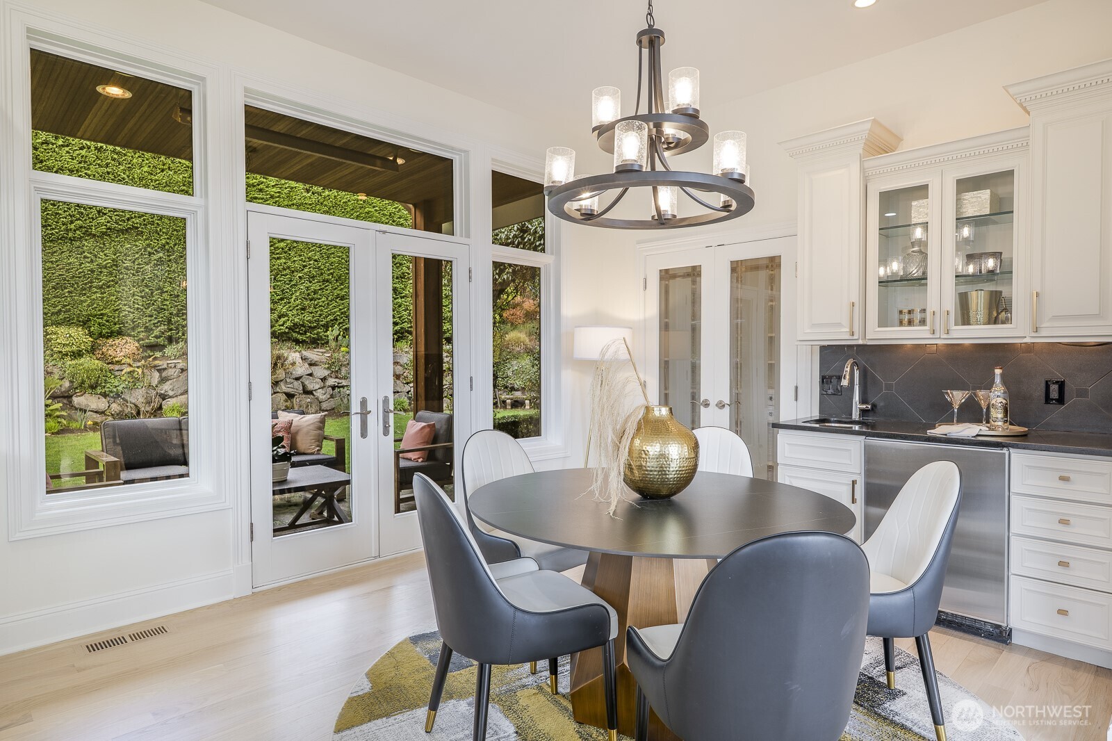 15517 Lake Shore Boulevard NE, Lake Forest Park, WA 98155