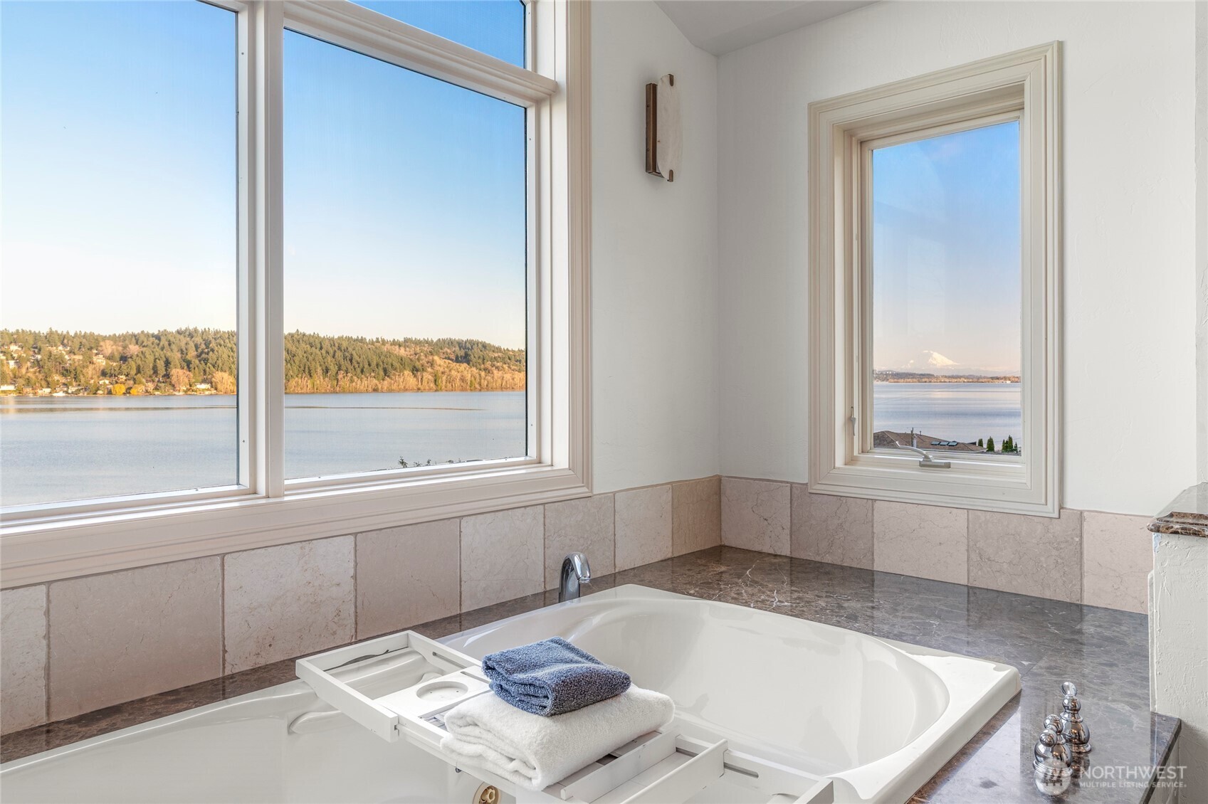 15517 Lake Shore Boulevard NE, Lake Forest Park, WA 98155