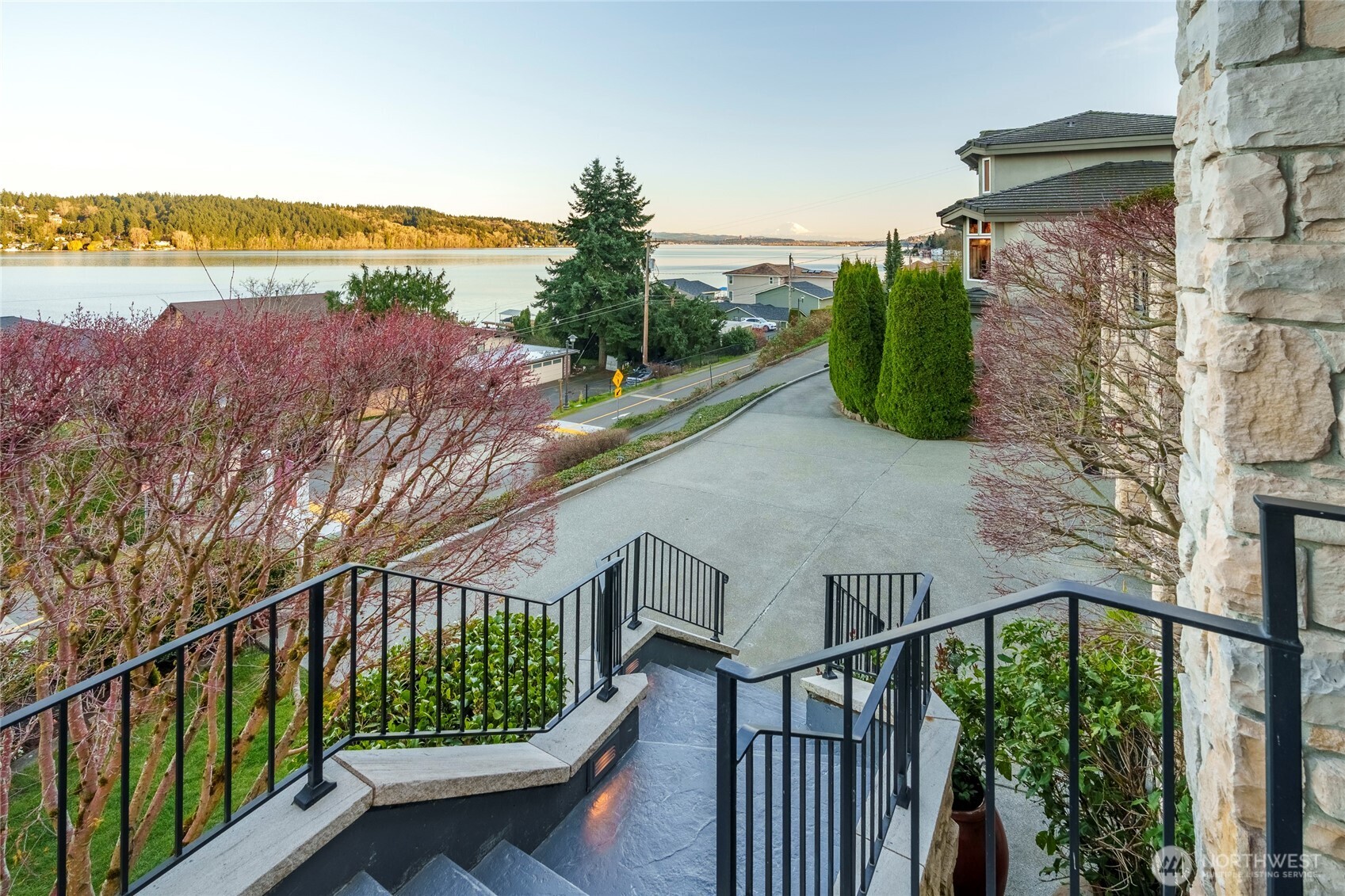 15517 Lake Shore Boulevard NE, Lake Forest Park, WA 98155