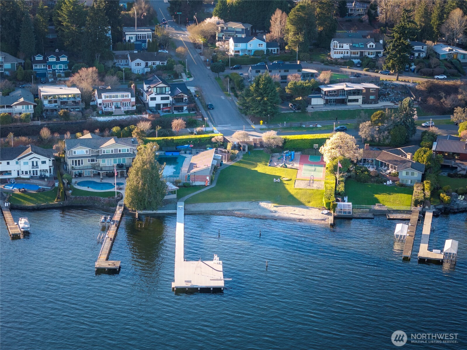 15517 Lake Shore Boulevard NE, Lake Forest Park, WA 98155