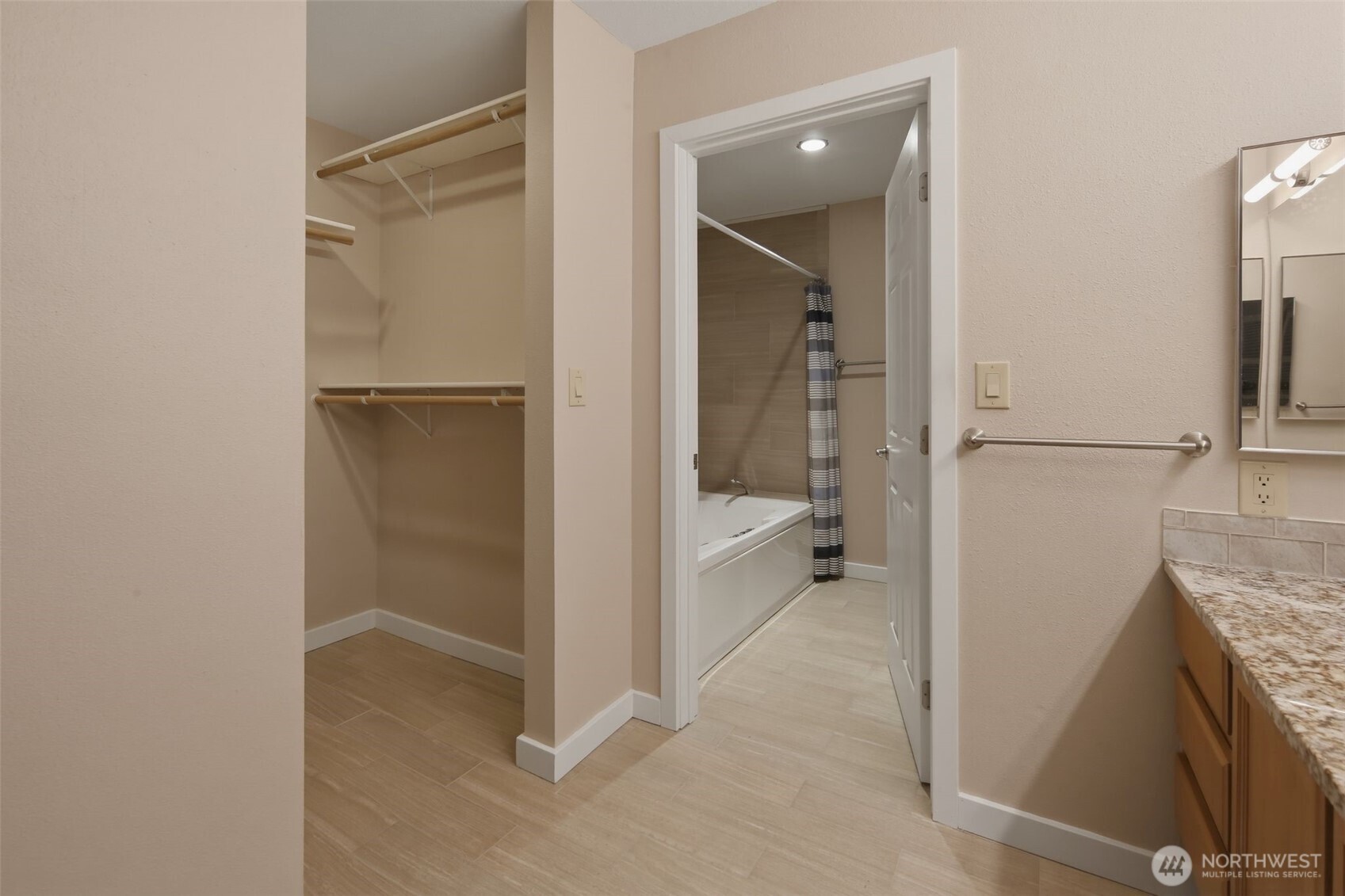 22211 Cliff Avenue S #104, Des Moines, WA 98198