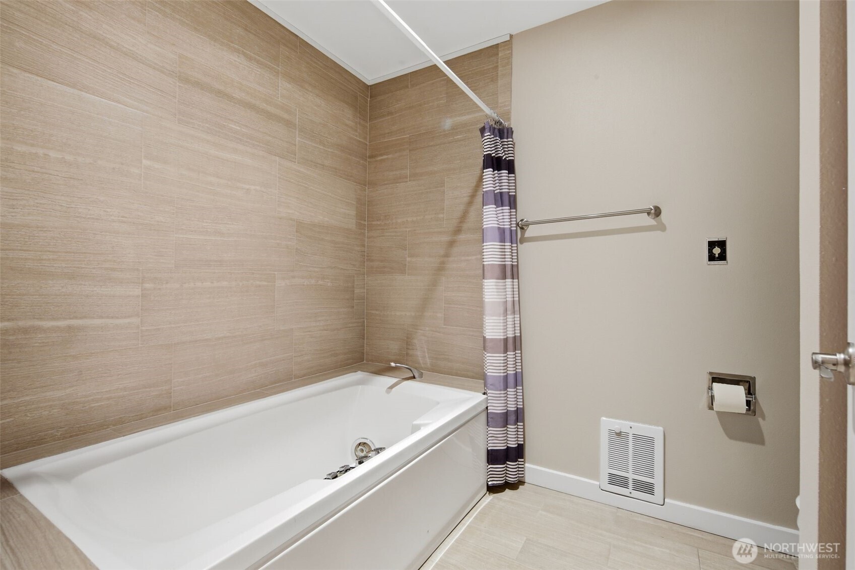 22211 Cliff Avenue S #104, Des Moines, WA 98198