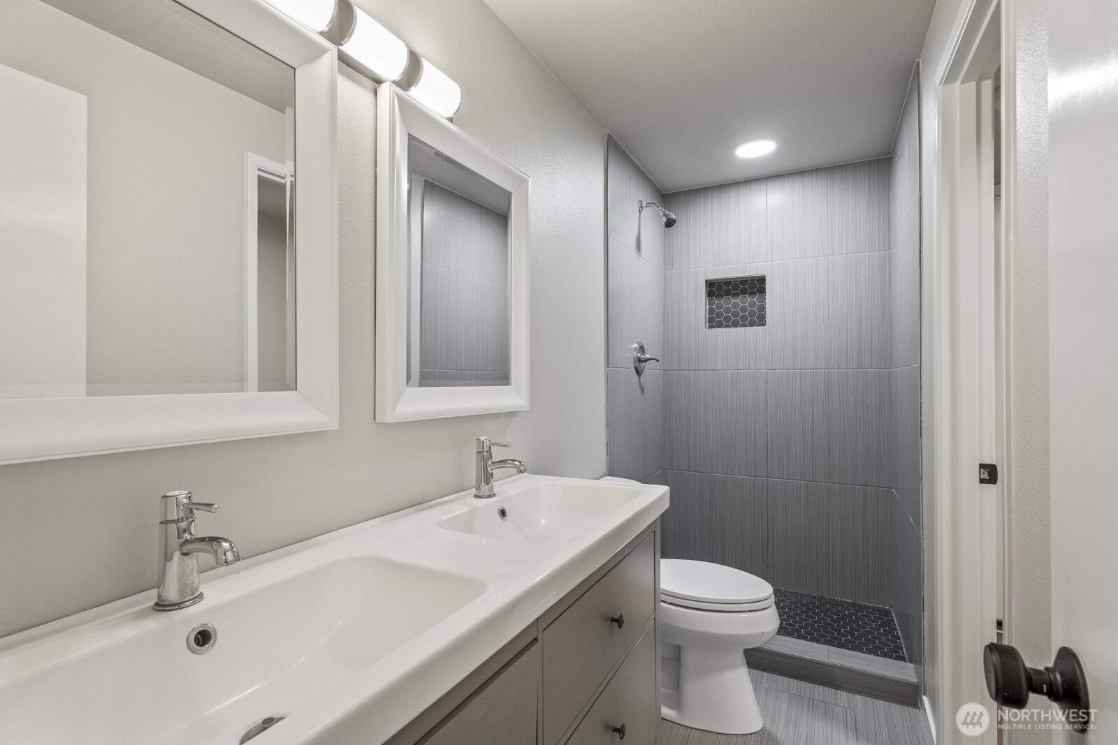5110 NW Sammamish Road , Issaquah, WA 98027