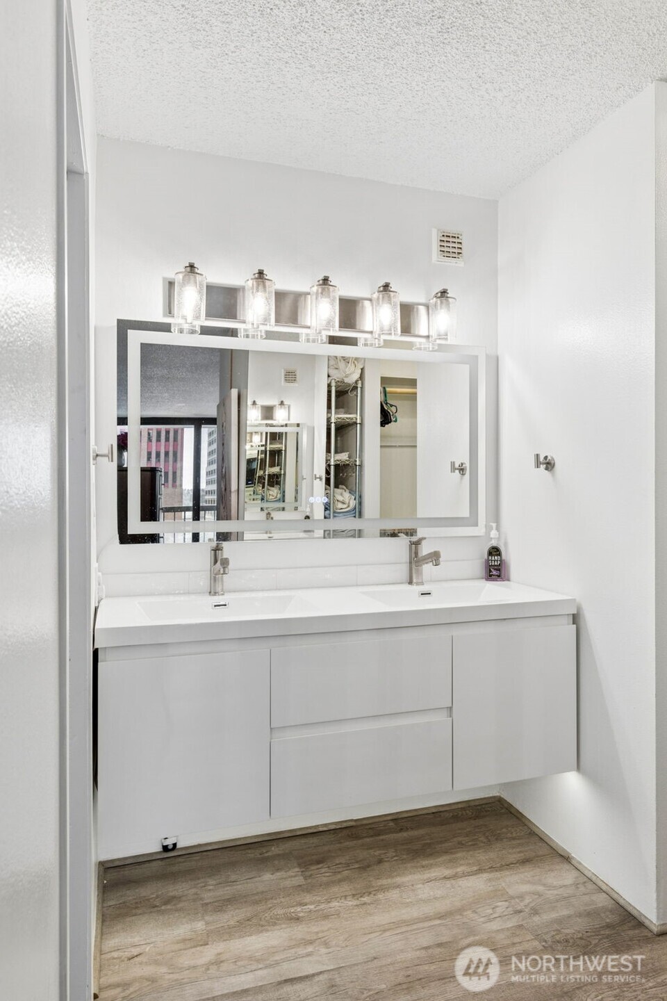 2100 3rd Avenue #802, Seattle, WA 98121