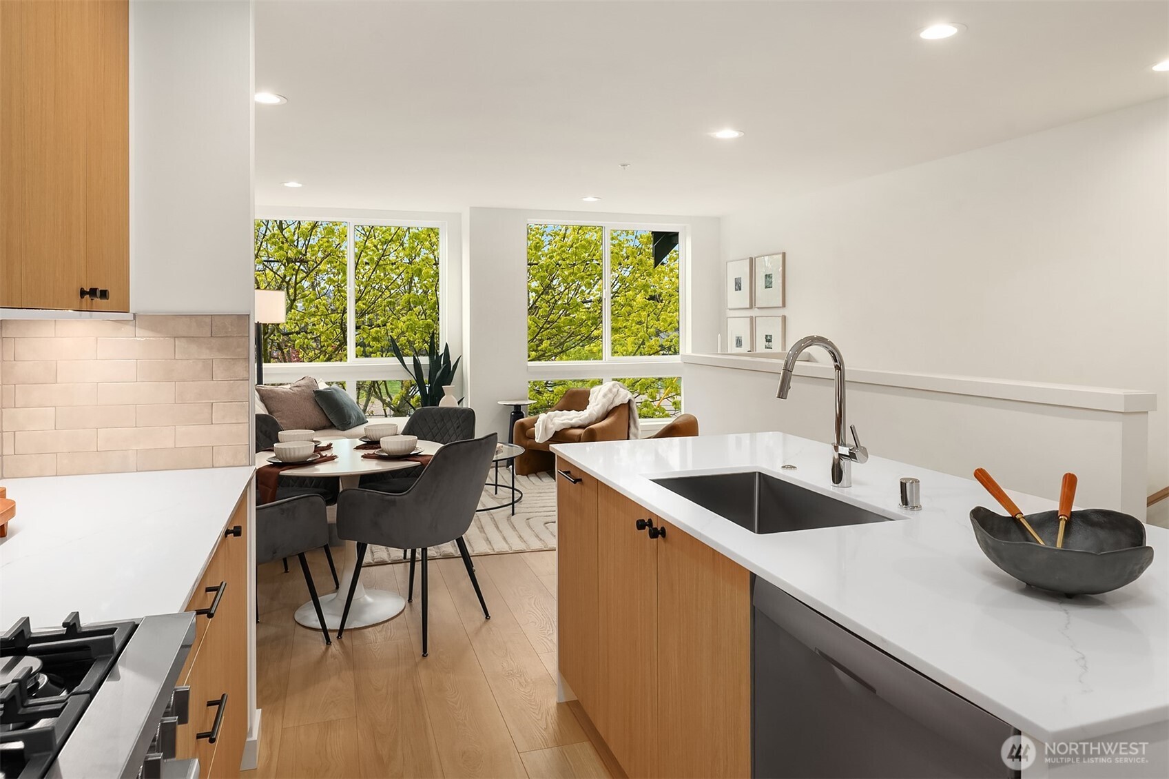 942 NW 54th Street , Seattle, WA 98107