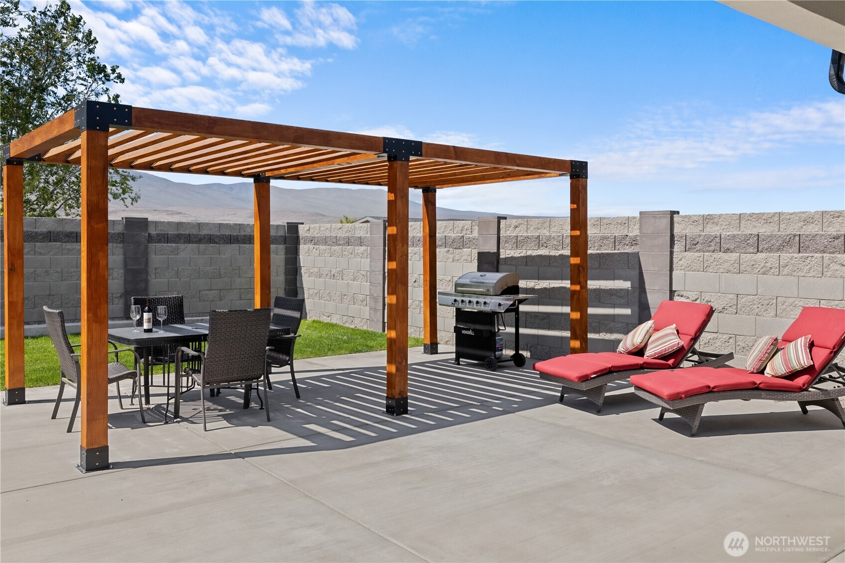 416 Edgewater Way SW, Mattawa, WA 99349