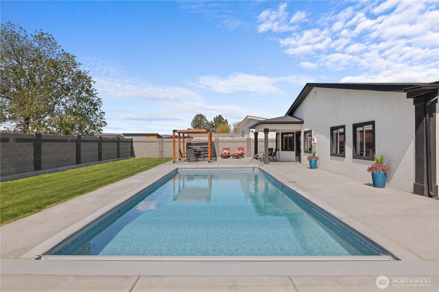 416 Edgewater Way SW, Mattawa, WA 99349