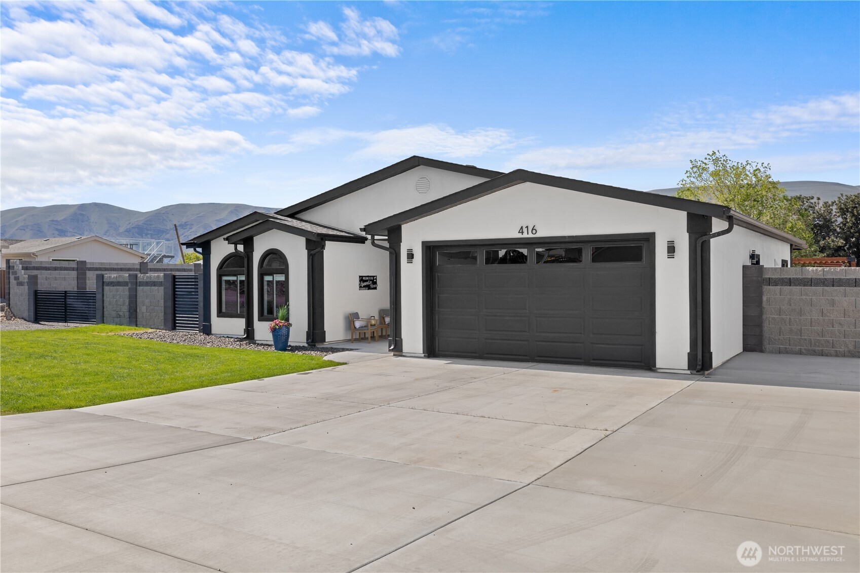416 Edgewater Way SW, Mattawa, WA 99349
