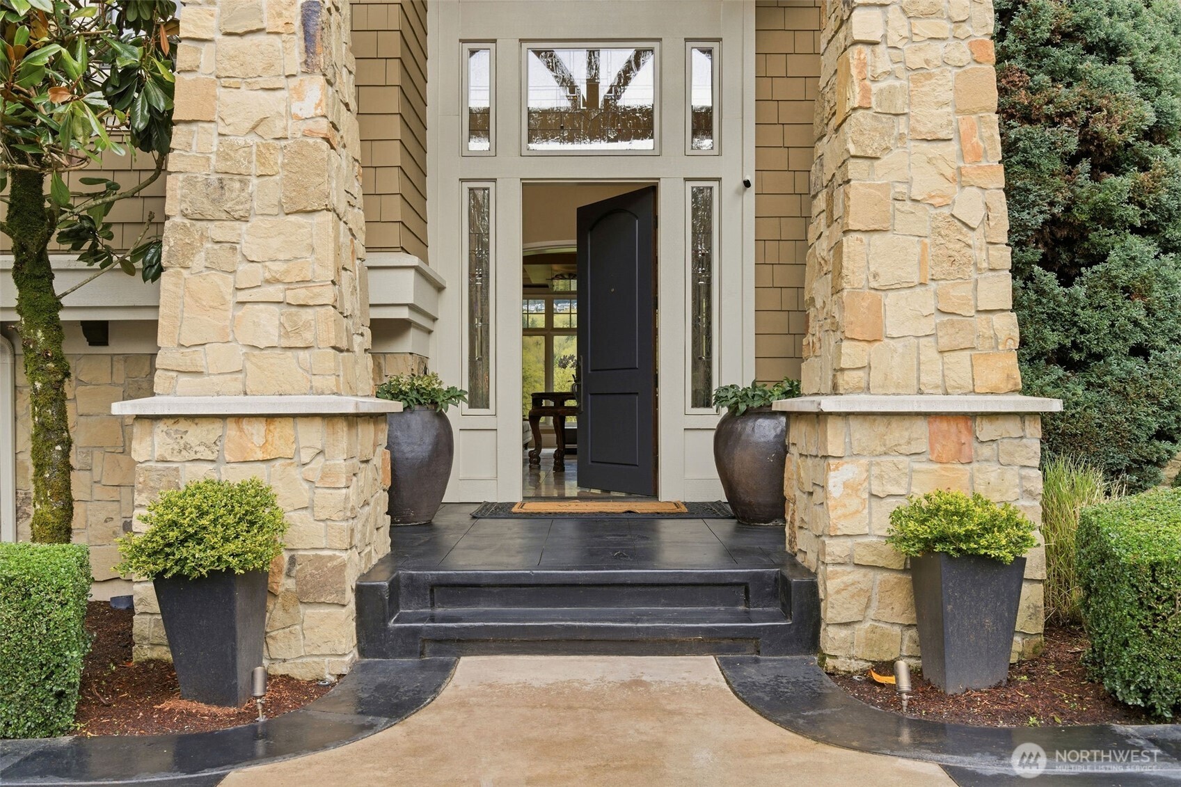 15538 SE 79th Place , Newcastle, WA 98059-9227