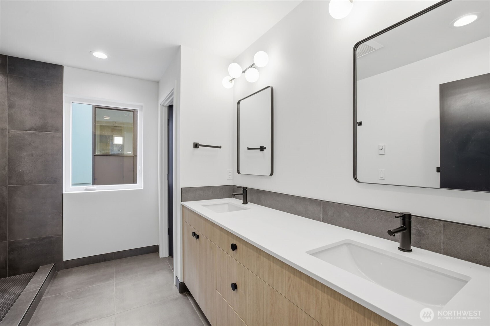4517 35th Avenue S #E, Seattle, WA 98118