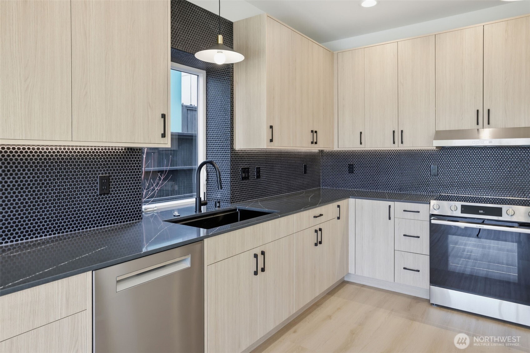 4517 35th Avenue S #E, Seattle, WA 98118